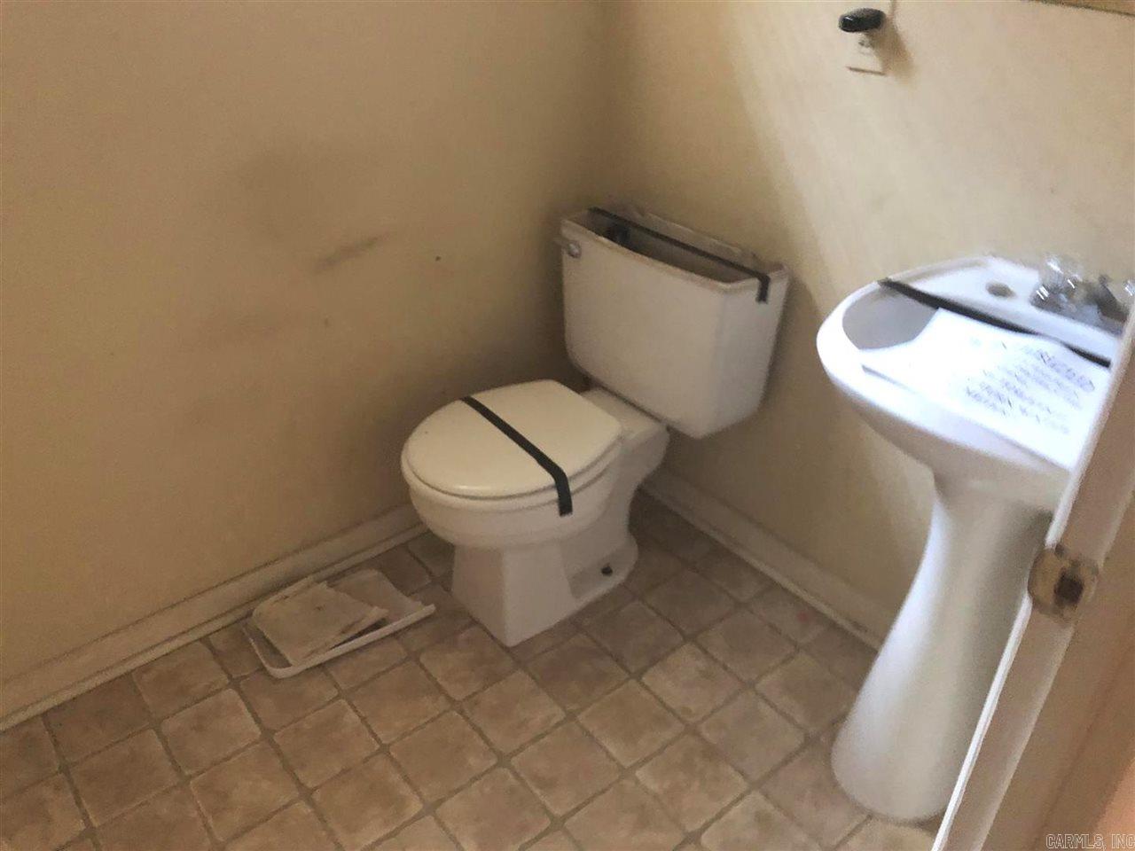 GEYER SPRGS SHOPPING CNTR - Residential