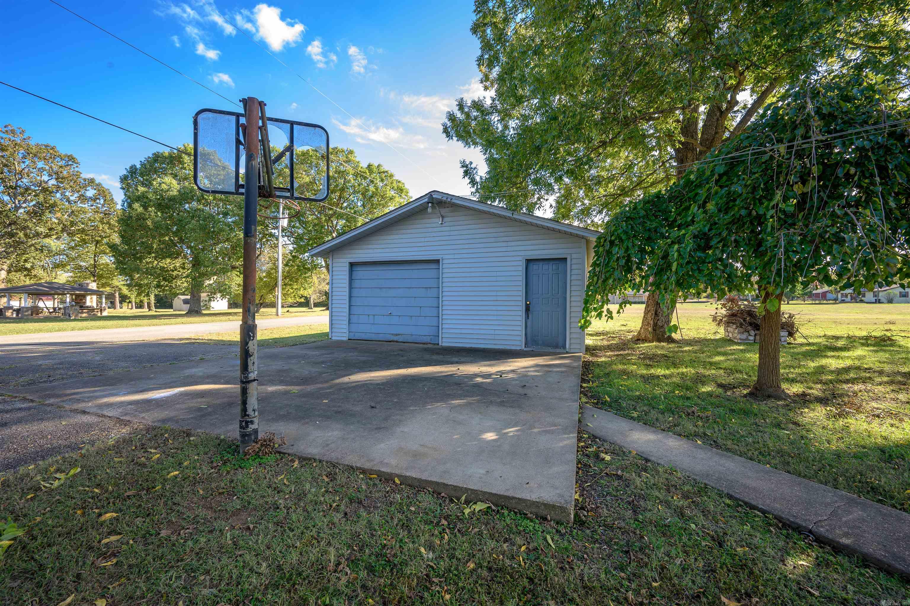 COLLEGE SQUARE - Residential