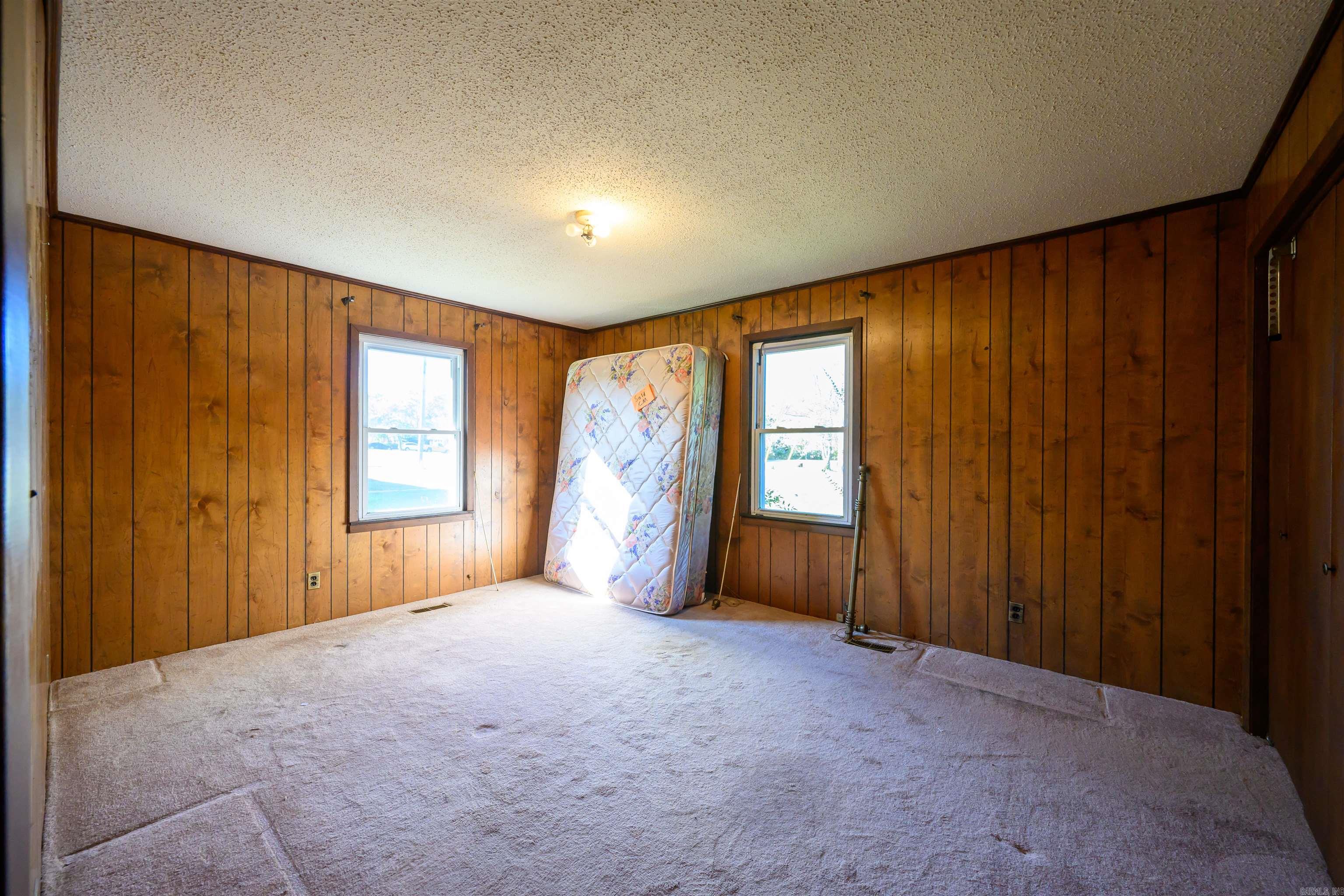 COLLEGE SQUARE - Residential