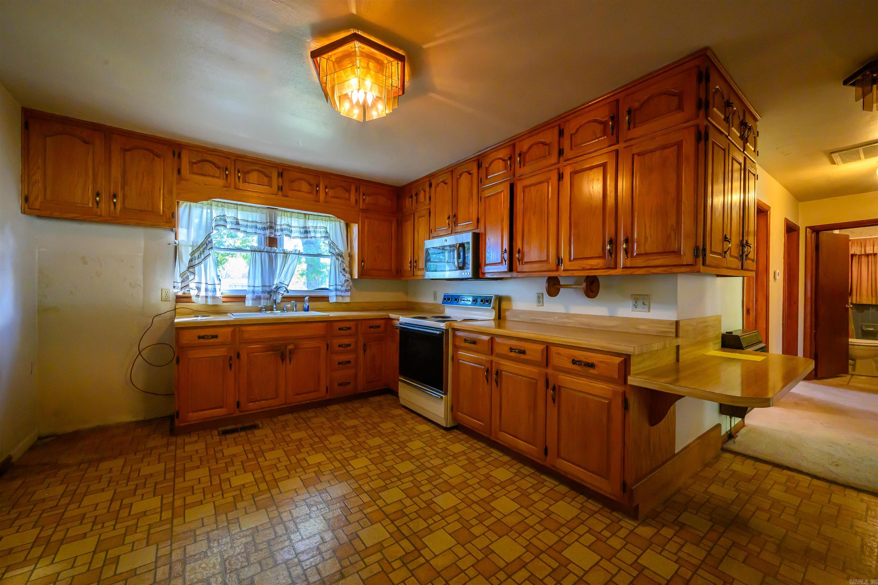 COLLEGE SQUARE - Residential