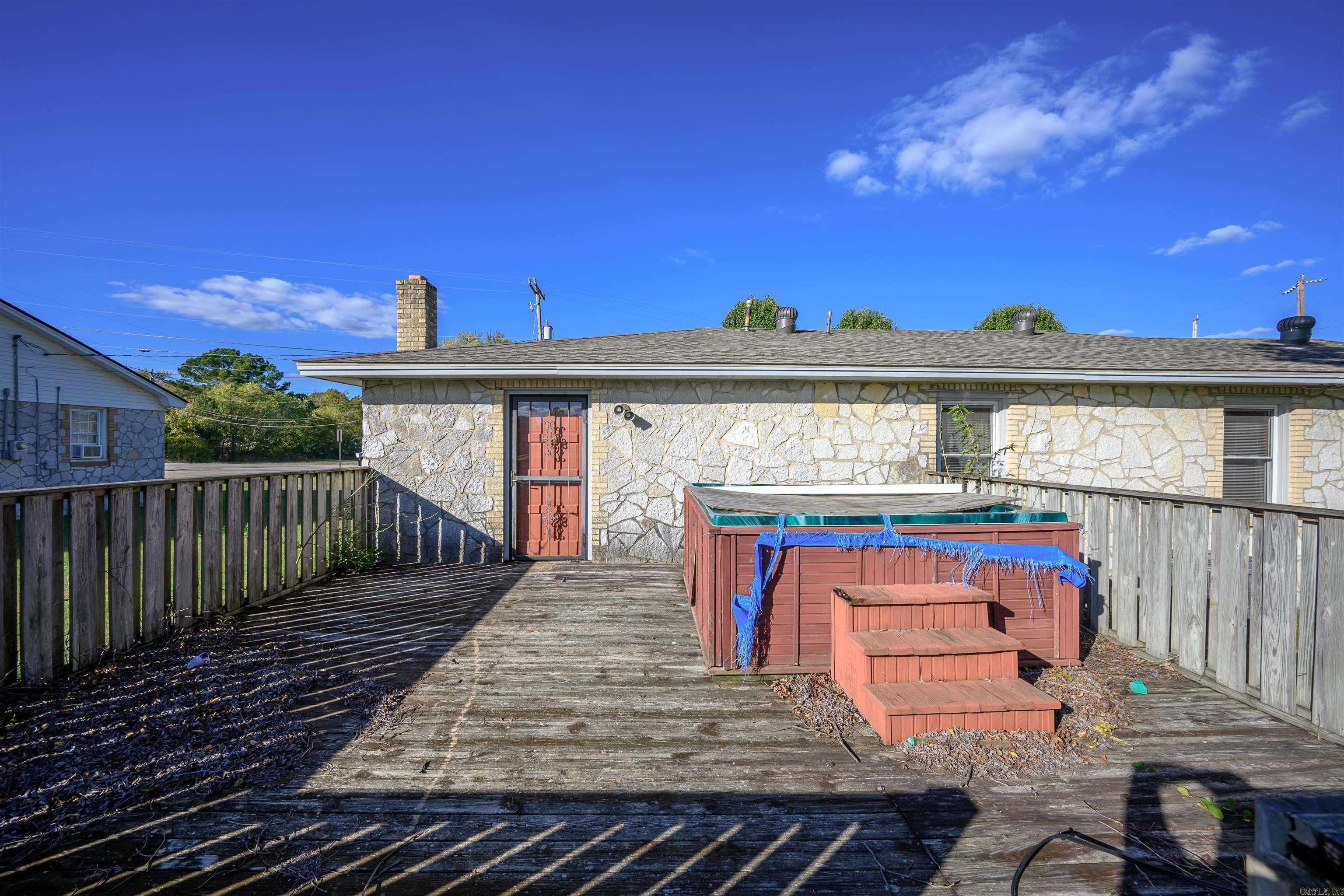 COLLEGE SQUARE - Residential