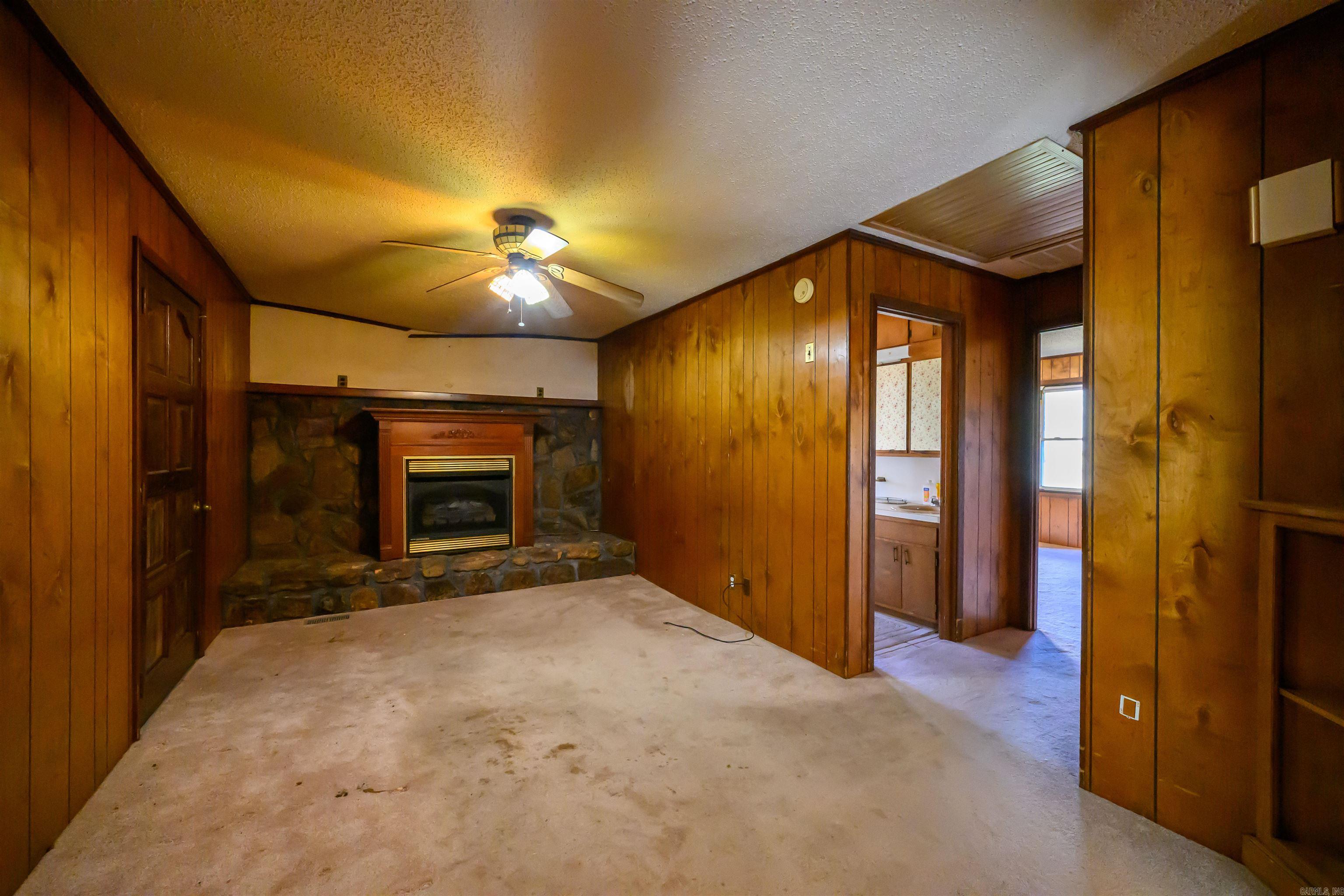 COLLEGE SQUARE - Residential