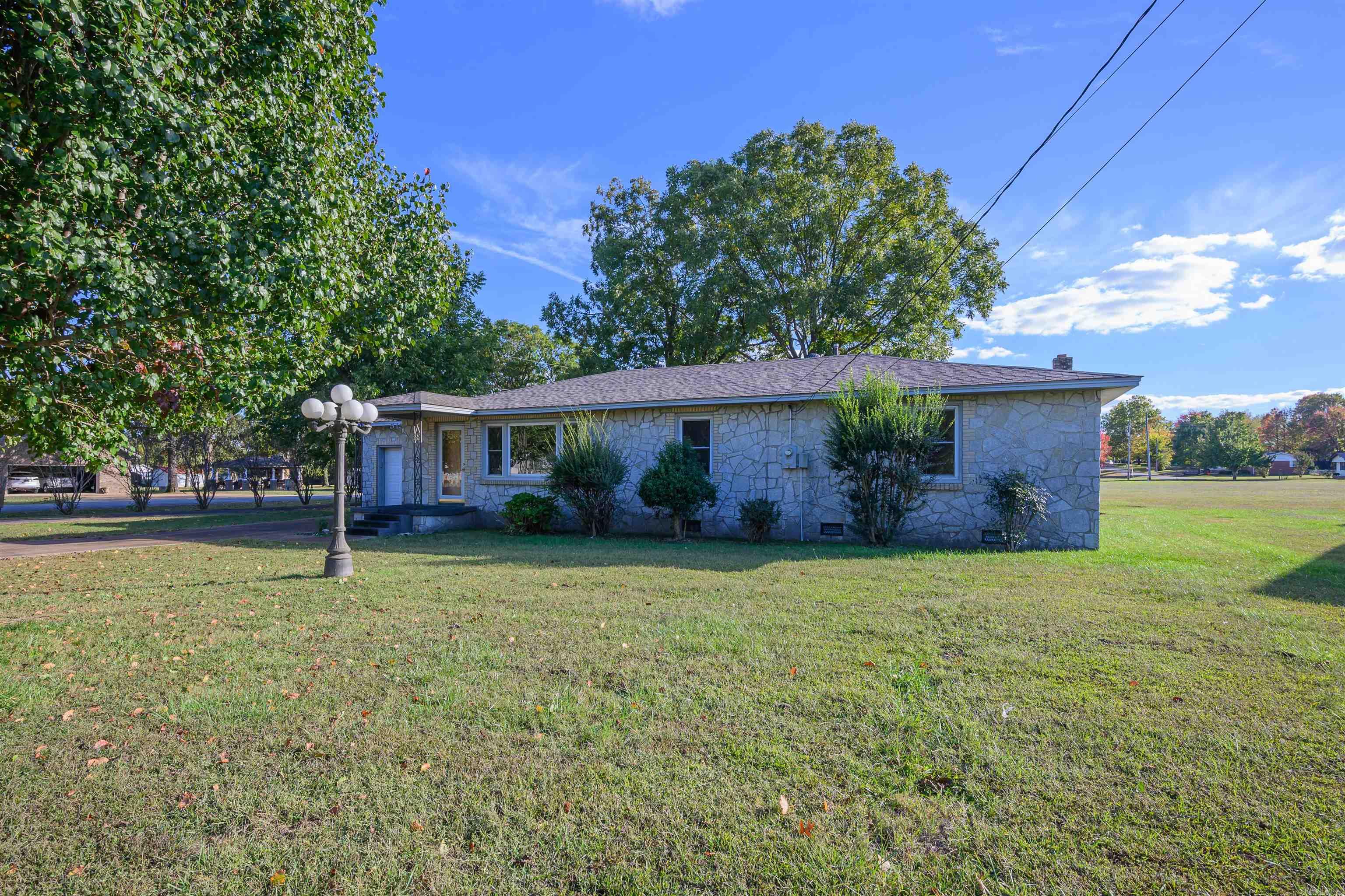 COLLEGE SQUARE - Residential