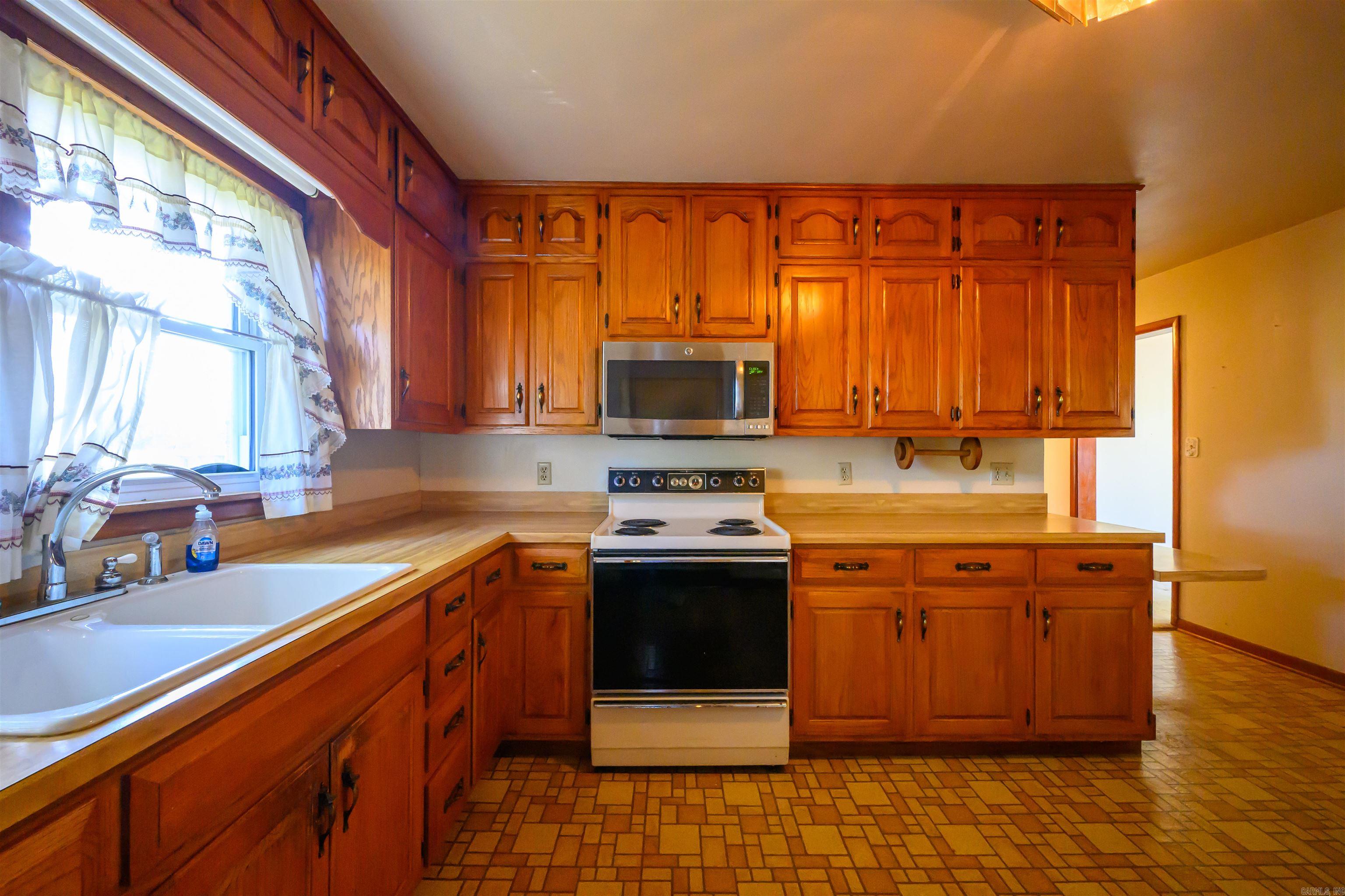 COLLEGE SQUARE - Residential