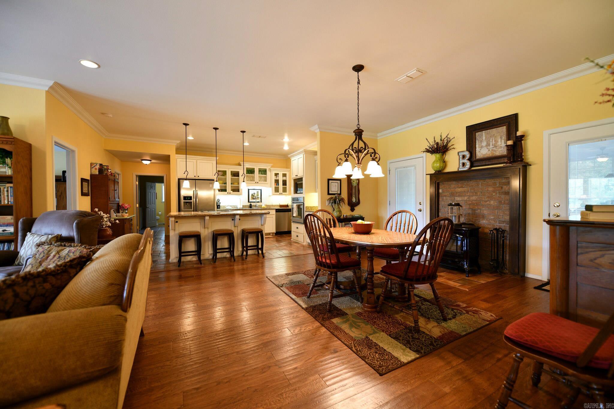 PINE HILLS - Residential