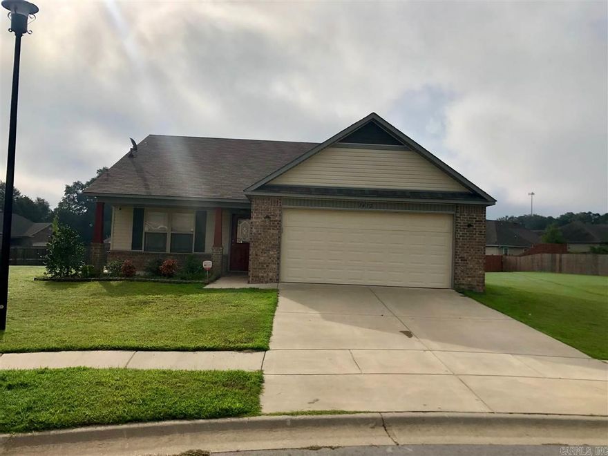 Great open floor plan. Granite counters, hardwood floors, walk in closet, nice master, and fenced backyard. Refrigerator and blinds included.