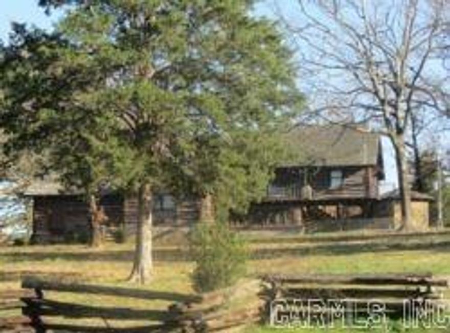 Beautiful Log Home with View of Pinnacle Mountain.