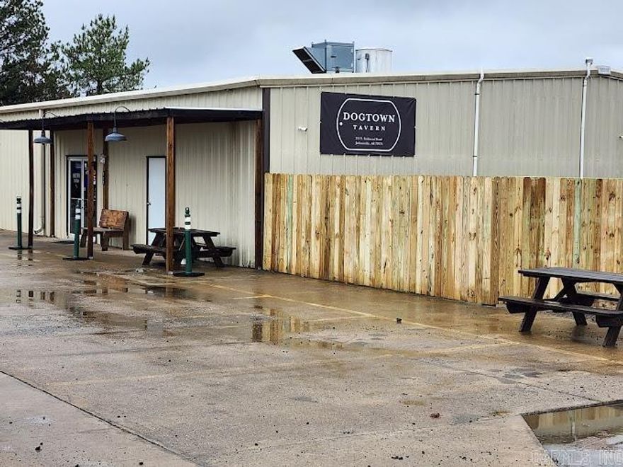 Mostly furnished bar and restaurant near the Little Rock Air base for lease. Just off the freeway on Redmond Road. 5 years at $4250 per month.