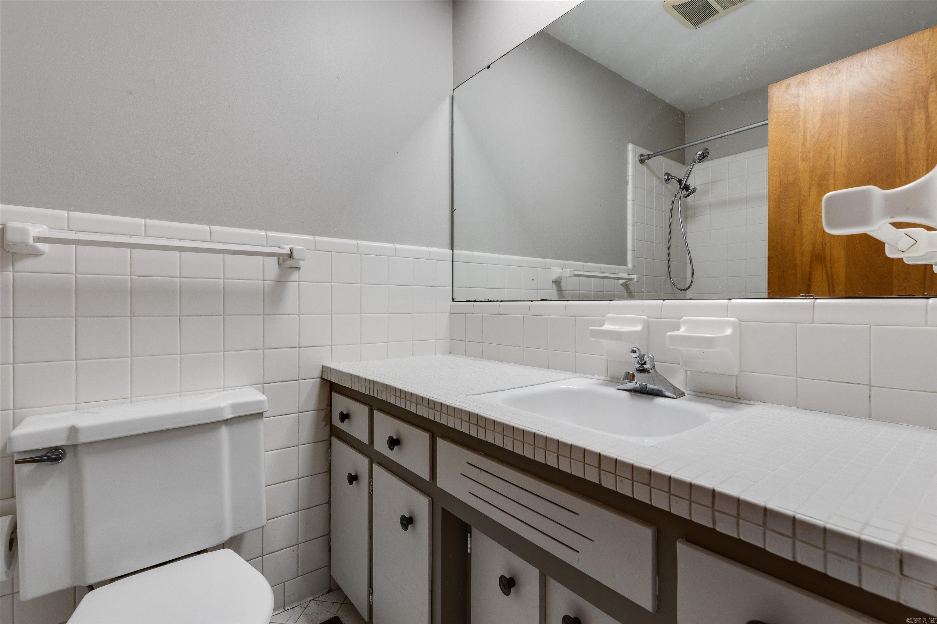 HALL PLAZA - Residential