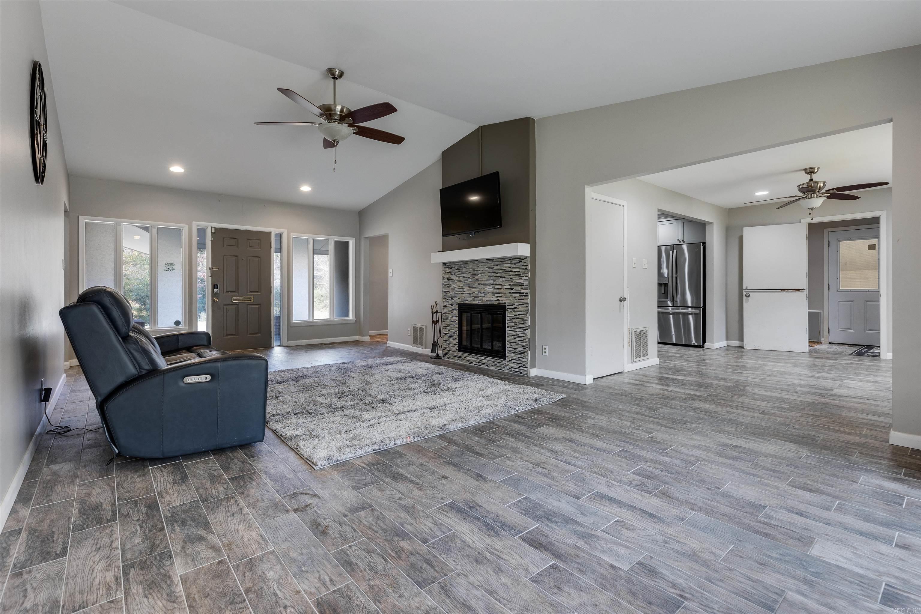 HALL PLAZA - Residential