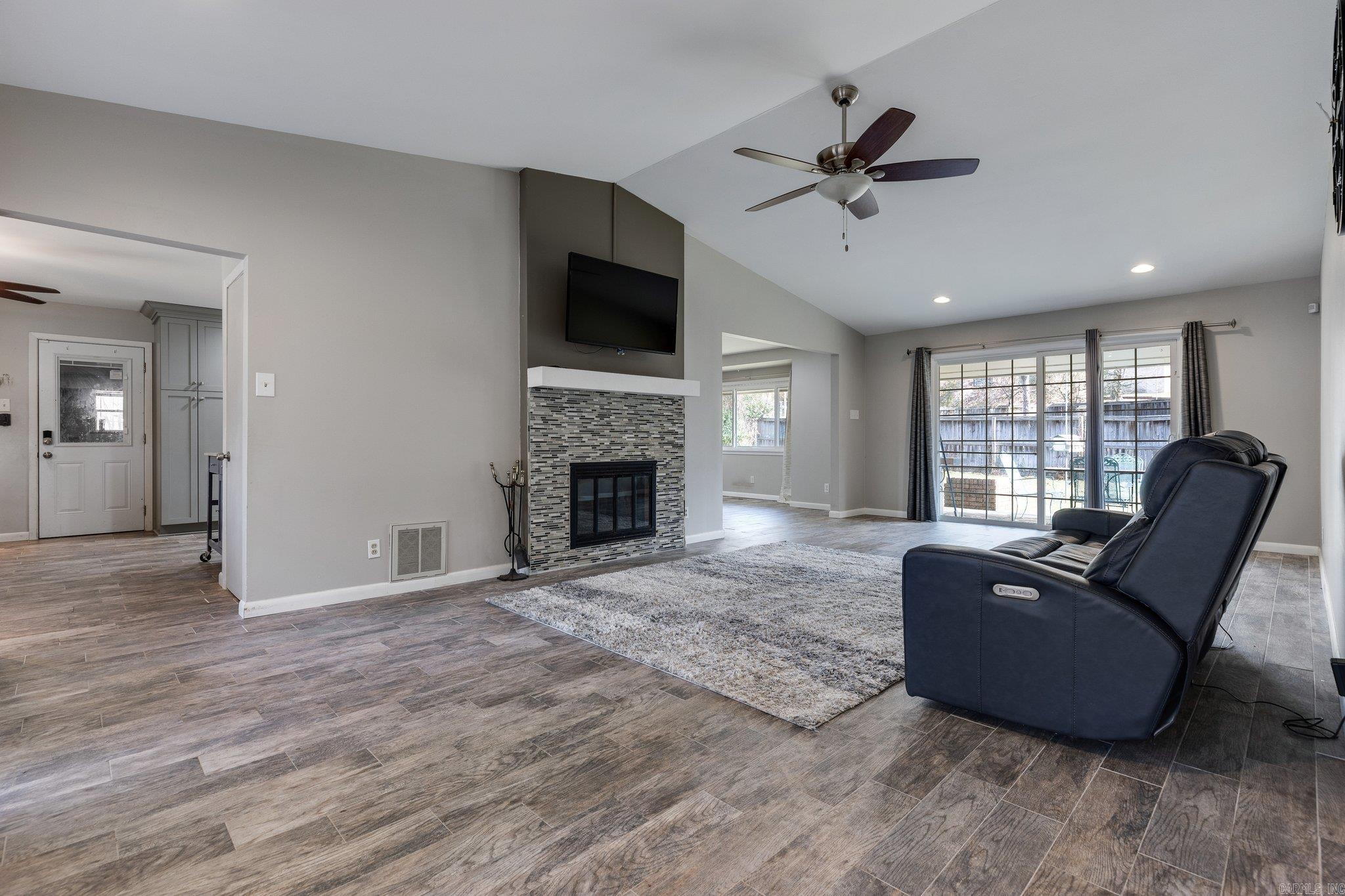 HALL PLAZA - Residential