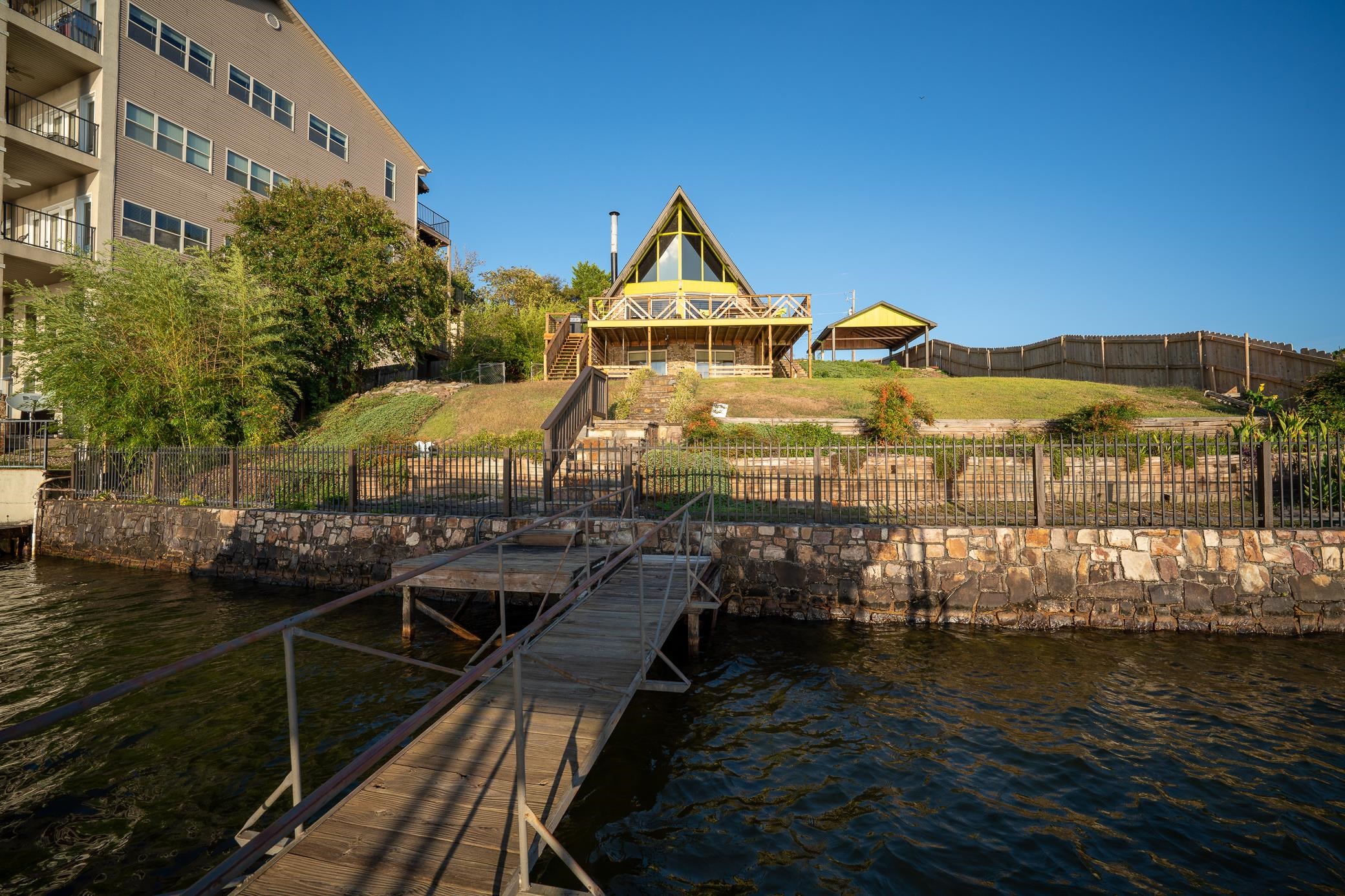 LAKEVIEW COURTS - Residential