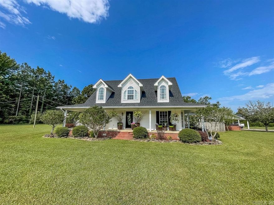 Beautiful home located in Warren, Arkansas. Everything you have been looking for including a pool.    Showings start Monday 7/31/2023