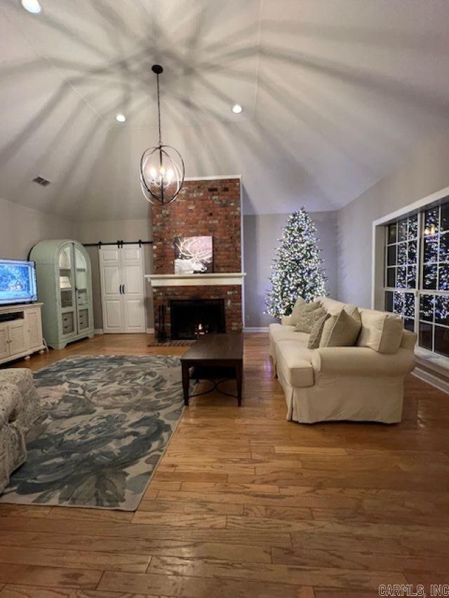 VIVIAN MANOR - Residential