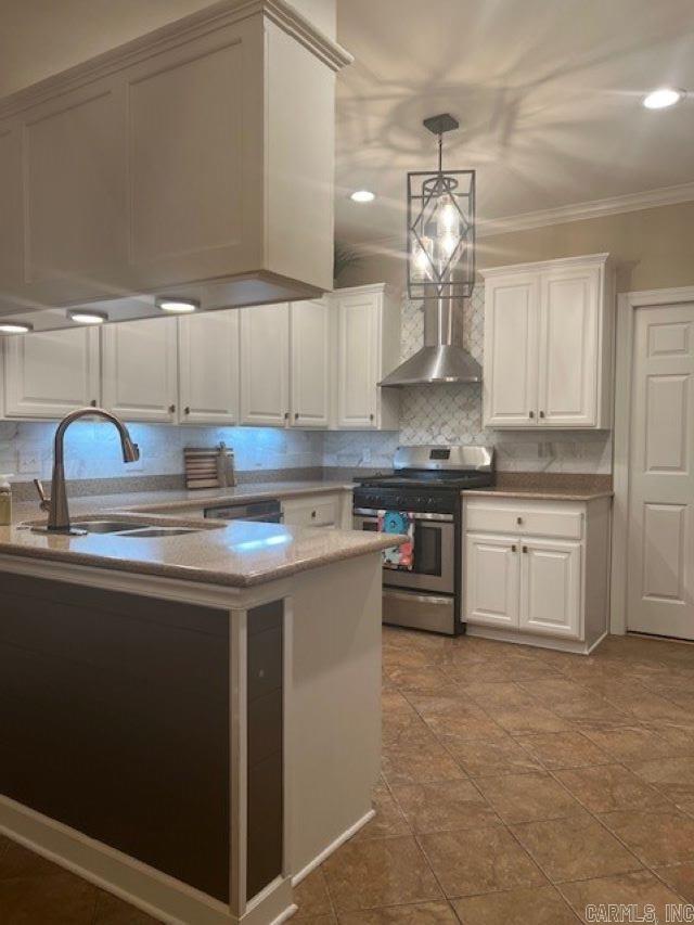 VIVIAN MANOR - Residential