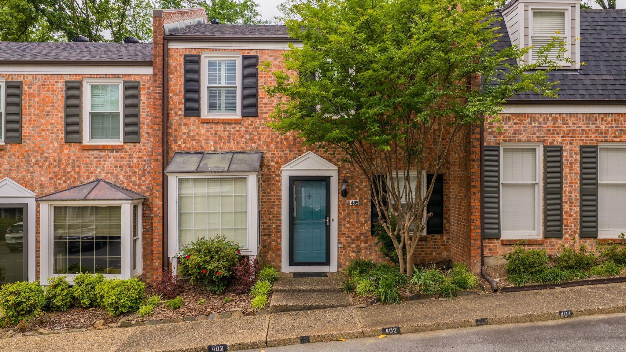 ANDOVER SQUARE - Residential