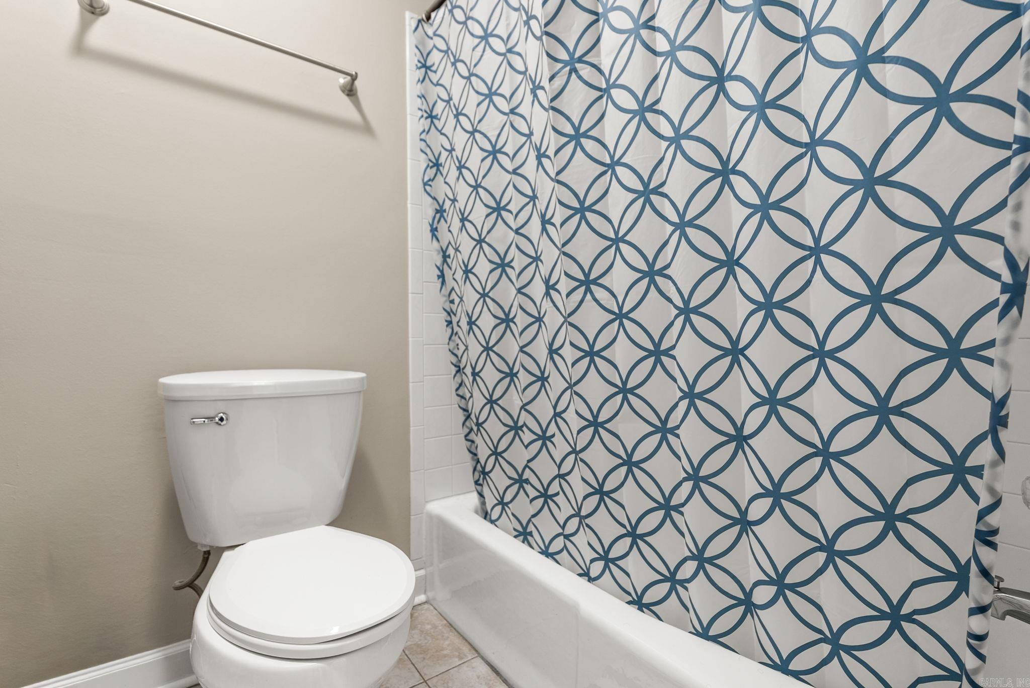 ANDOVER SQUARE - Residential