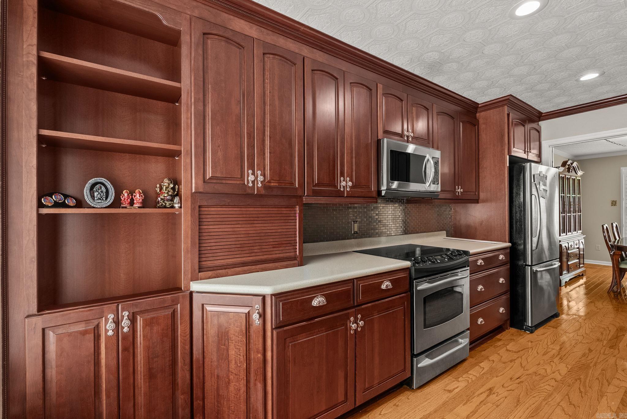 ANDOVER SQUARE - Residential