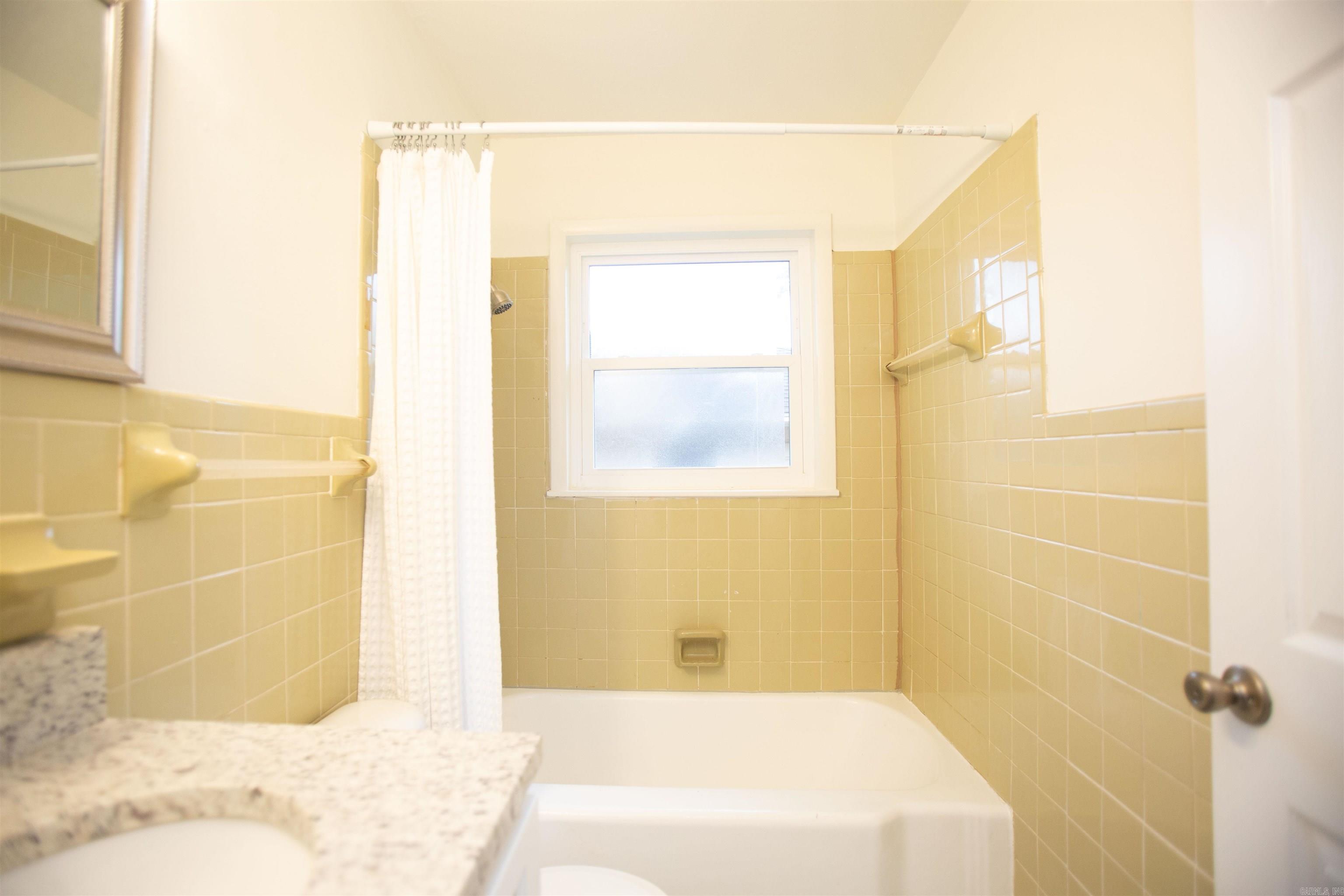 Queen Manor - Residential Lease