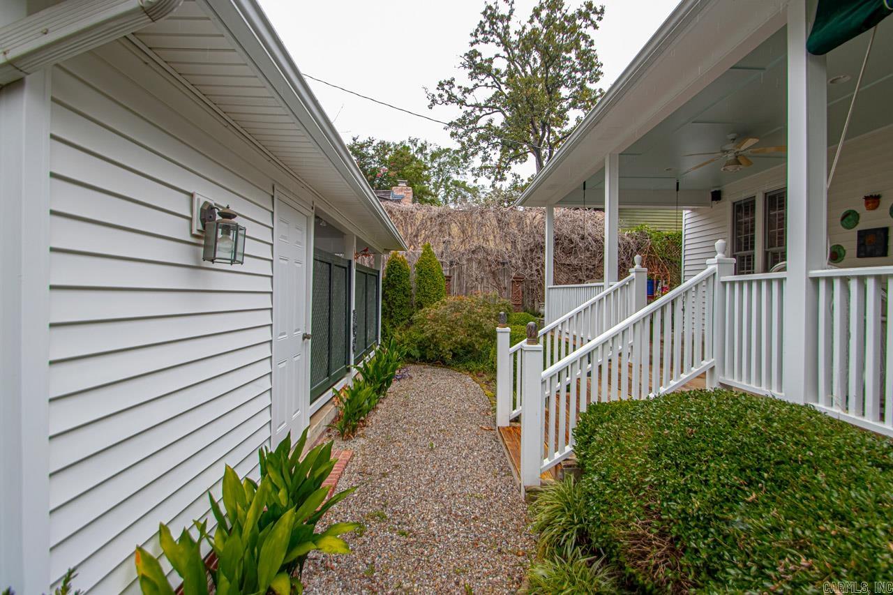 COUNTRY CLUB HGTS - Residential