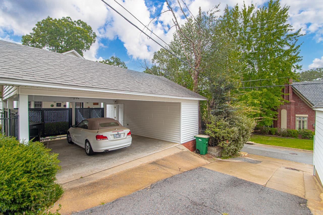 COUNTRY CLUB HGTS - Residential