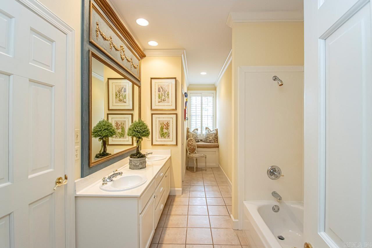 COUNTRY CLUB HGTS - Residential