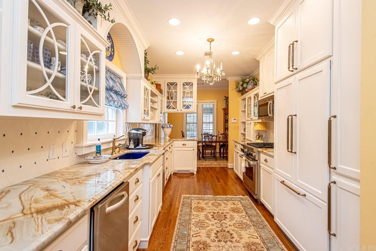 COUNTRY CLUB HGTS - Residential