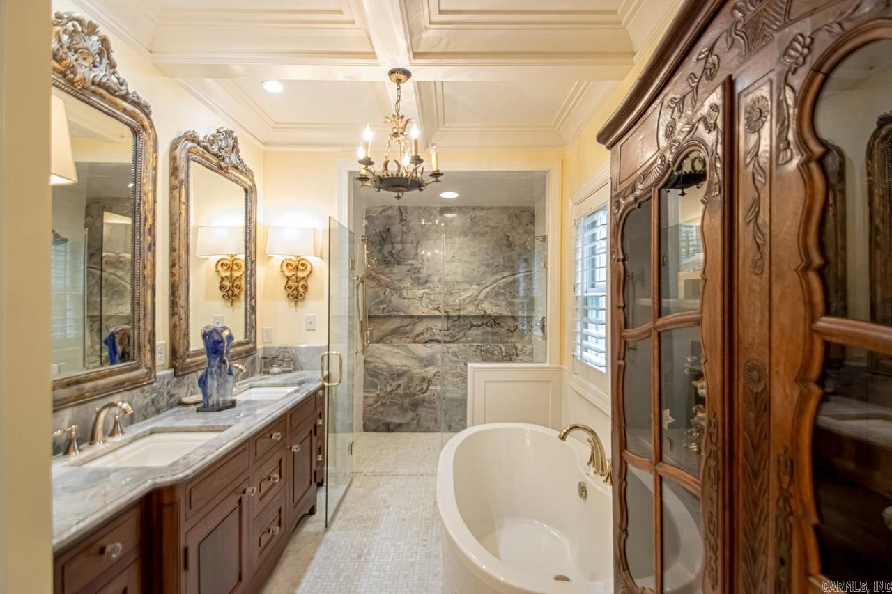 COUNTRY CLUB HGTS - Residential