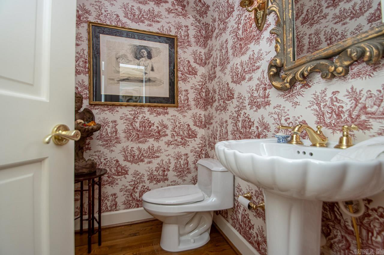 COUNTRY CLUB HGTS - Residential