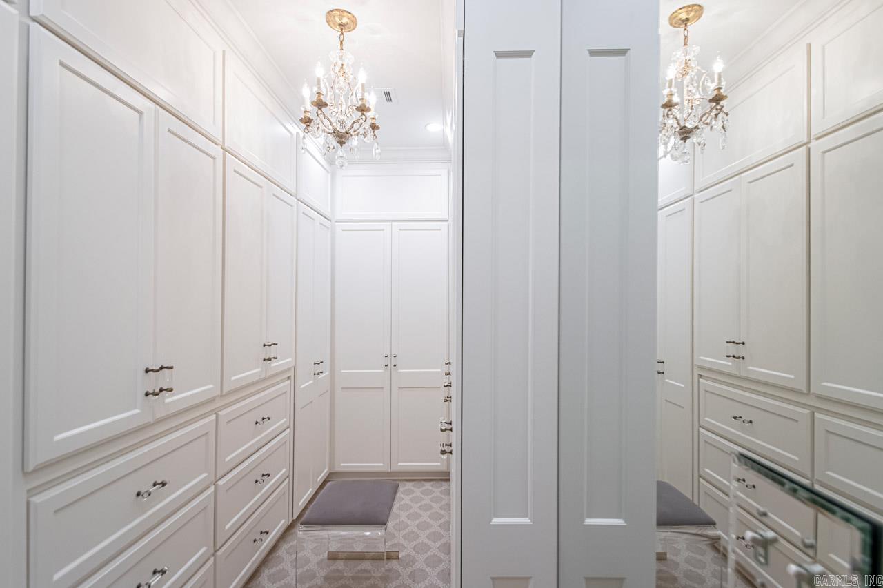 COUNTRY CLUB HGTS - Residential