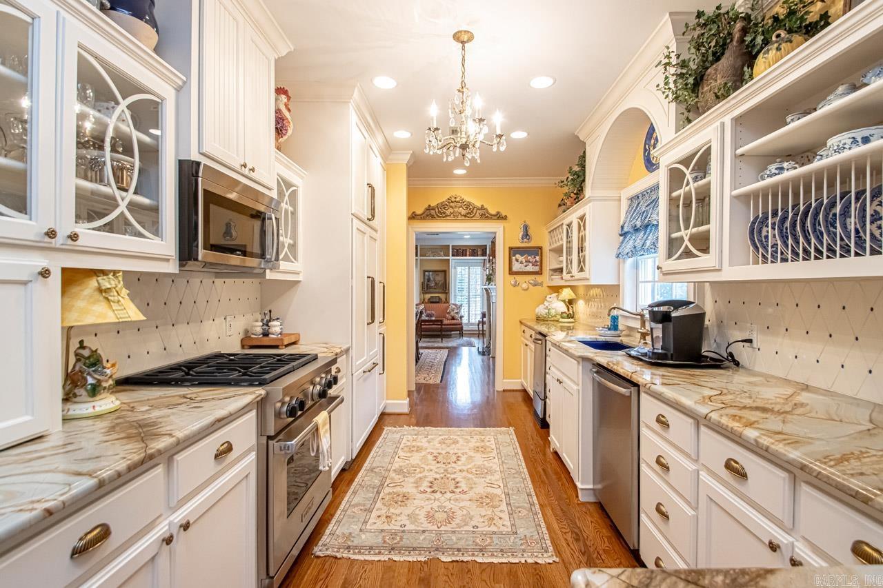 COUNTRY CLUB HGTS - Residential