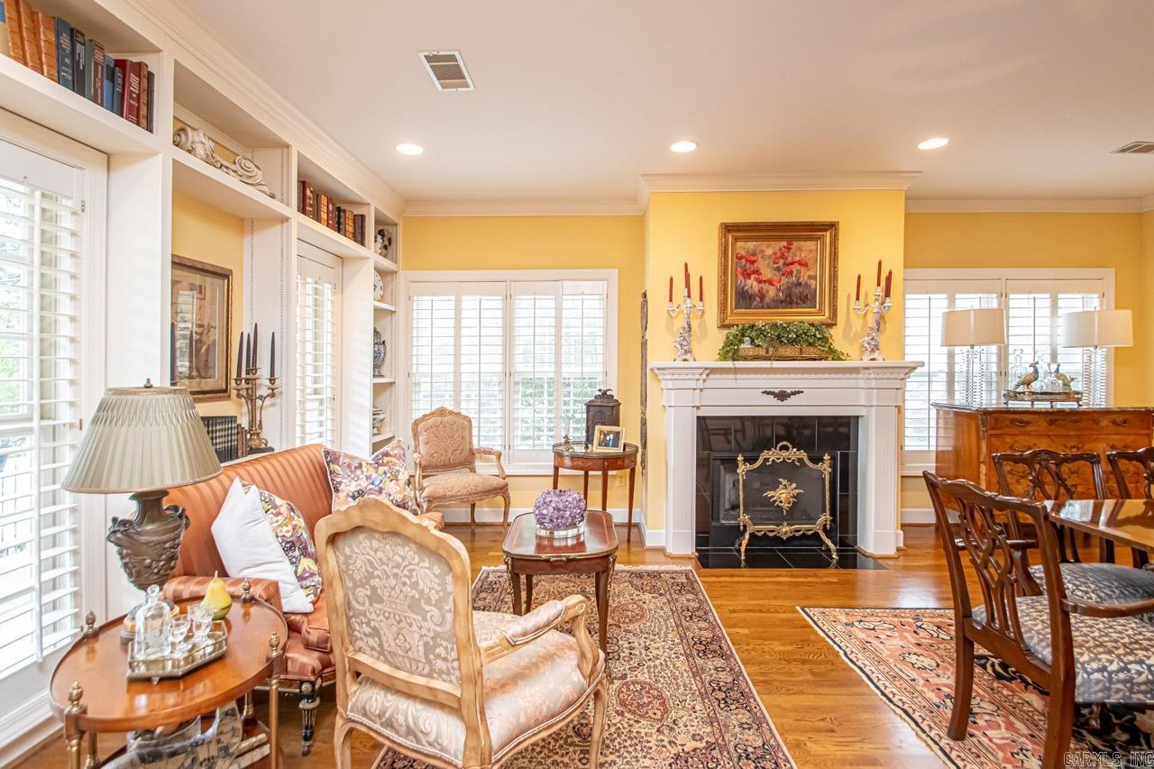 COUNTRY CLUB HGTS - Residential