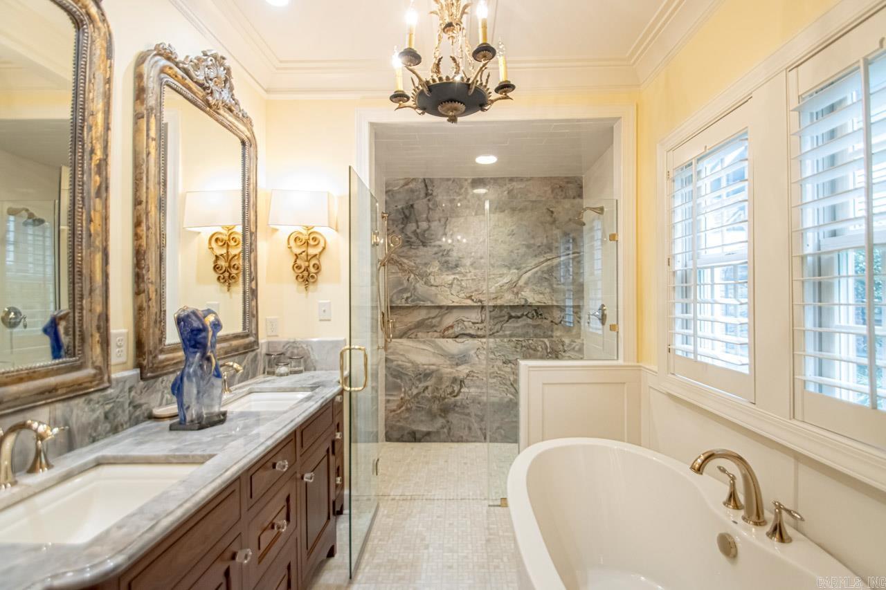 COUNTRY CLUB HGTS - Residential