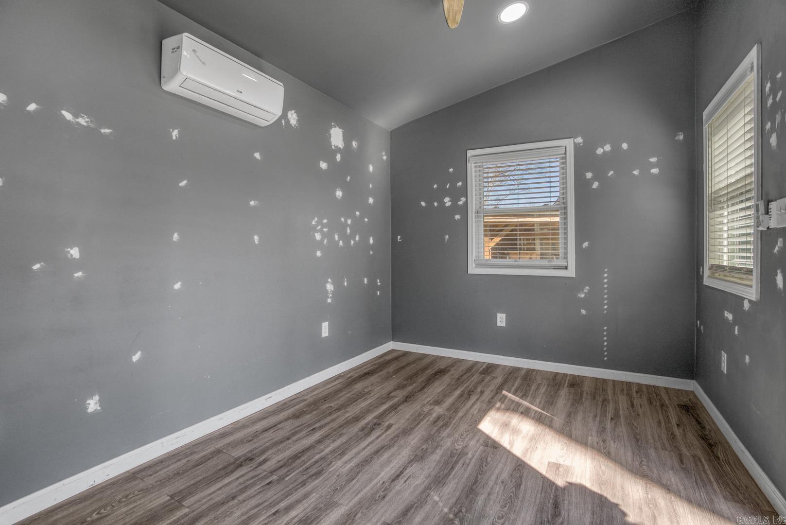 WINDY OAKS - Residential