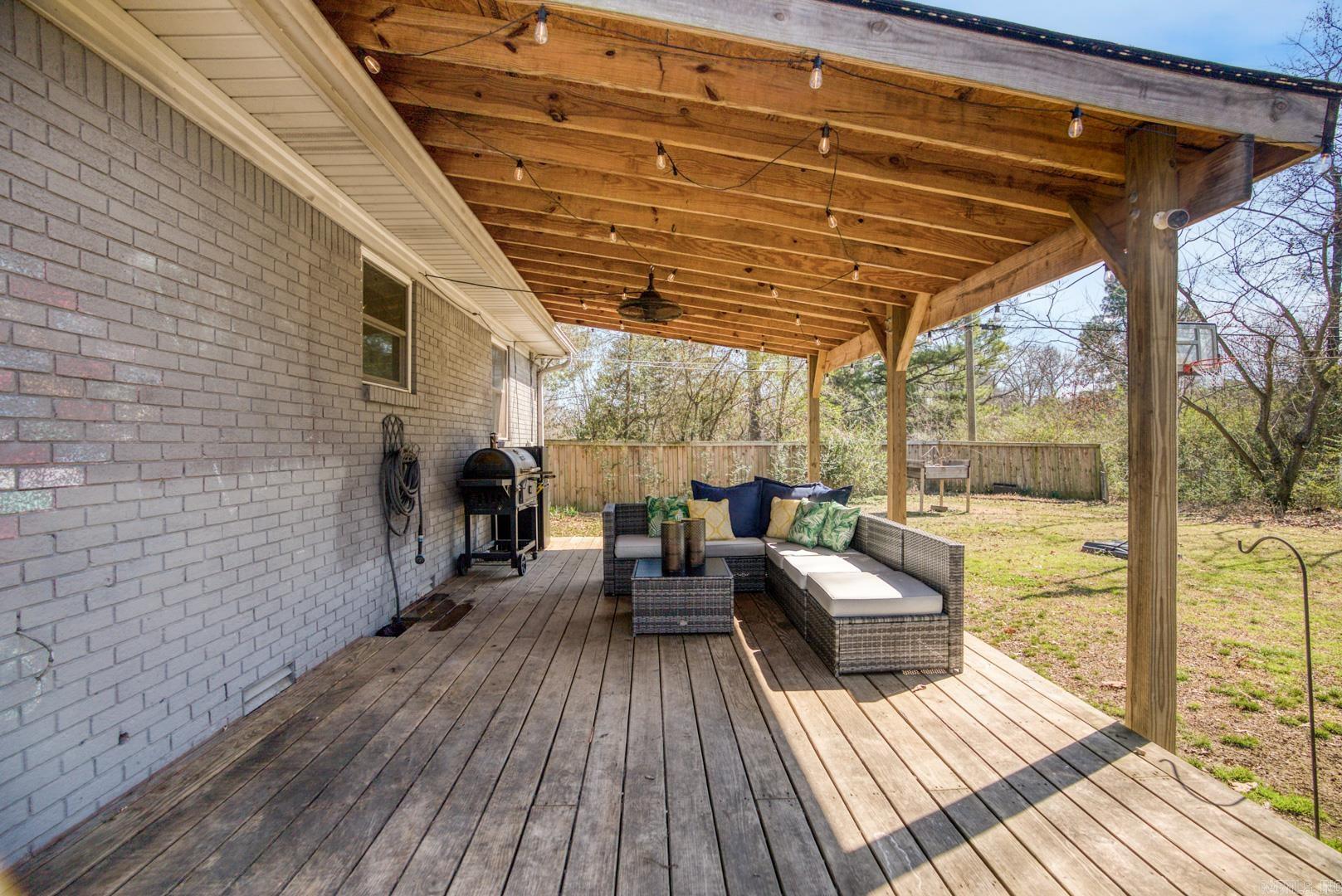 WINDY OAKS - Residential