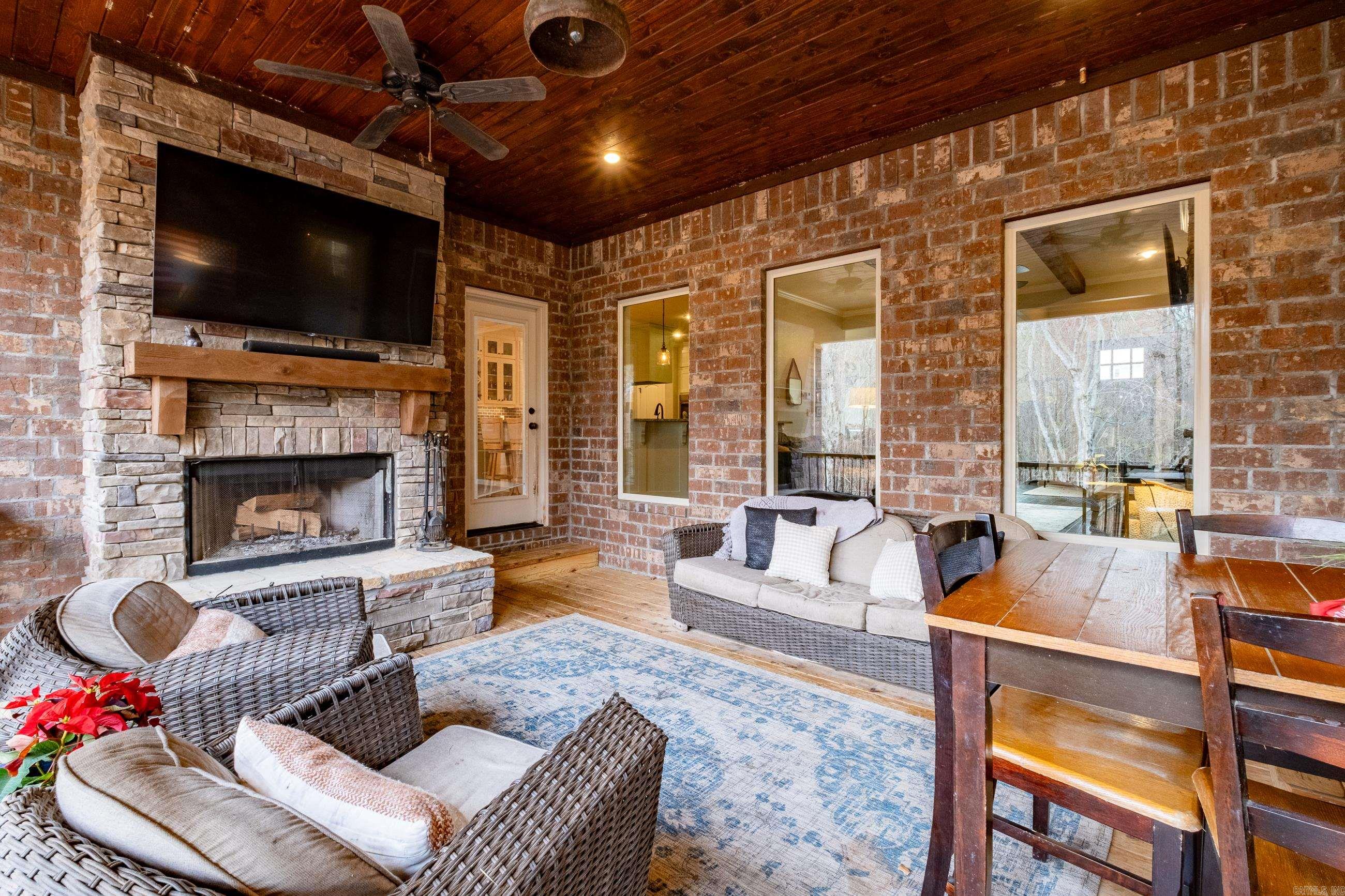 WOODLANDS EDGE - Residential