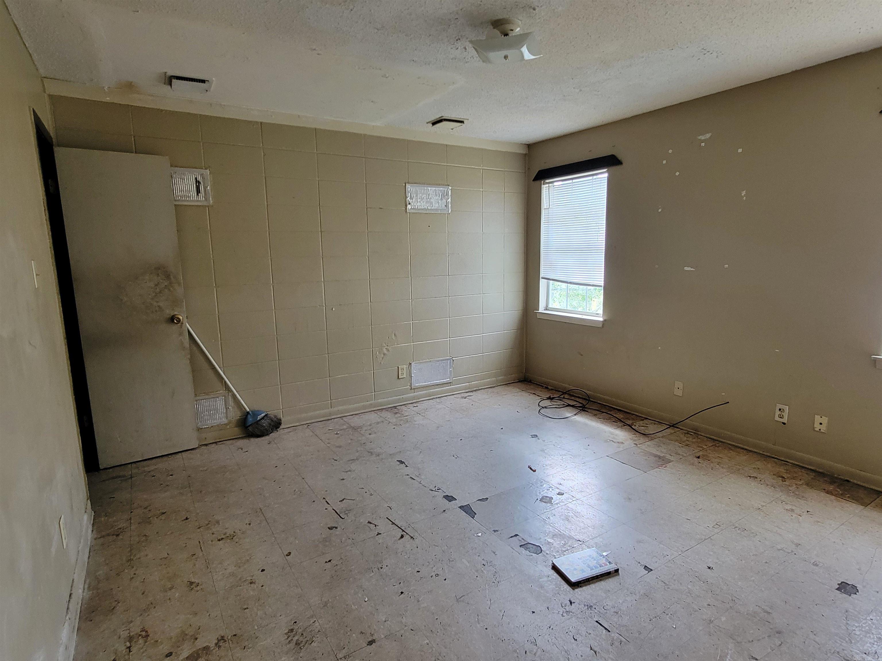 HALLMARK MANOR ADD - Residential