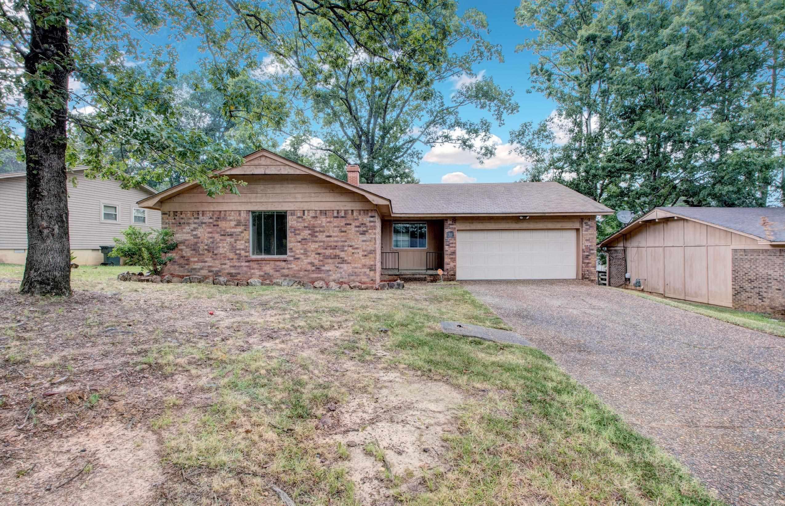 Charming 3 BR/2 BA Brick Home in the Twin Lakes Addition. Home offers a fenced in back yard with deck. Easy Access to John Barrow and Kanis. Close to shopping, dinning, and the local Baptist Hospital. Stove will be in place prior to inspection and appraisal. Come see!