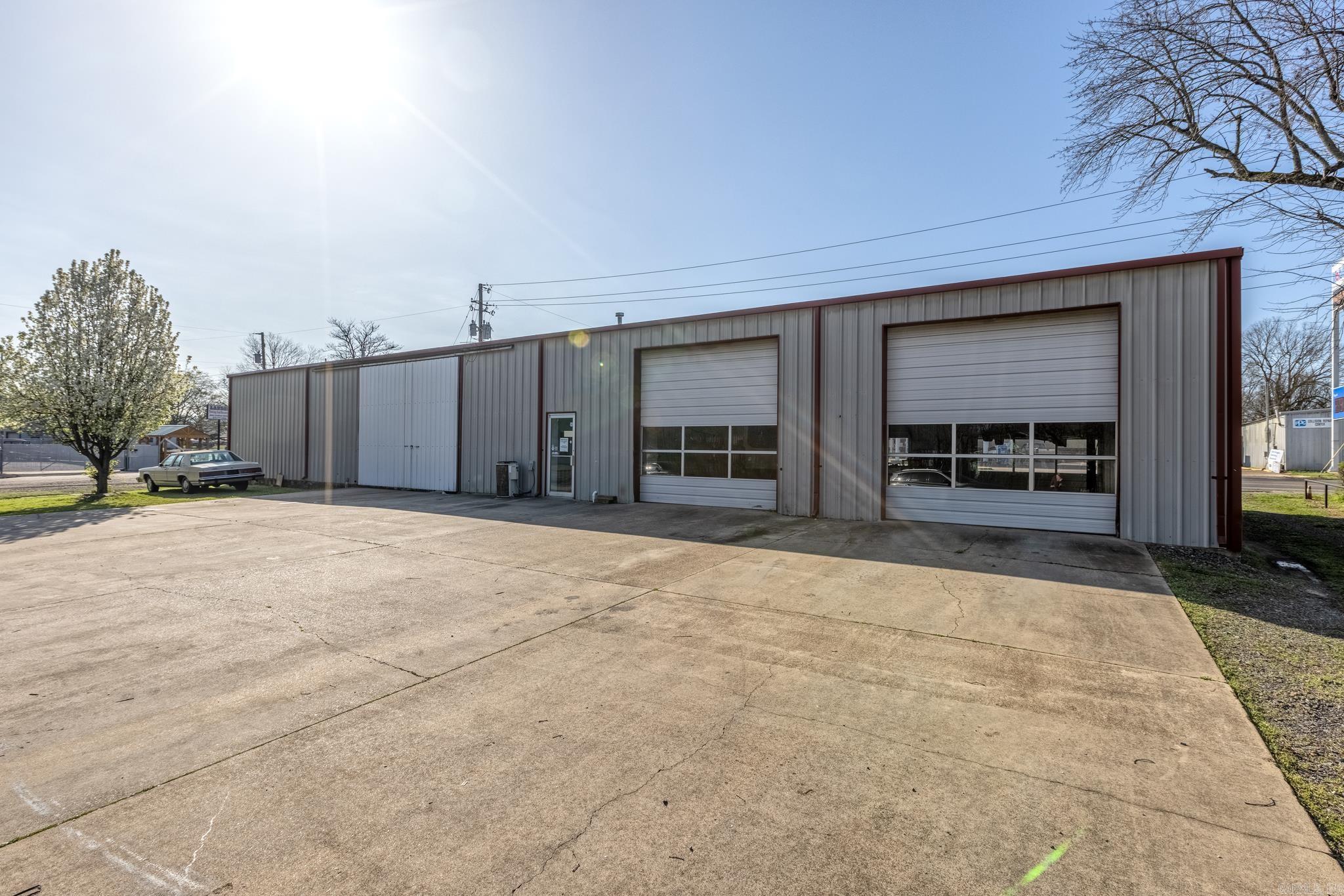 Wallis - Commercial Sale