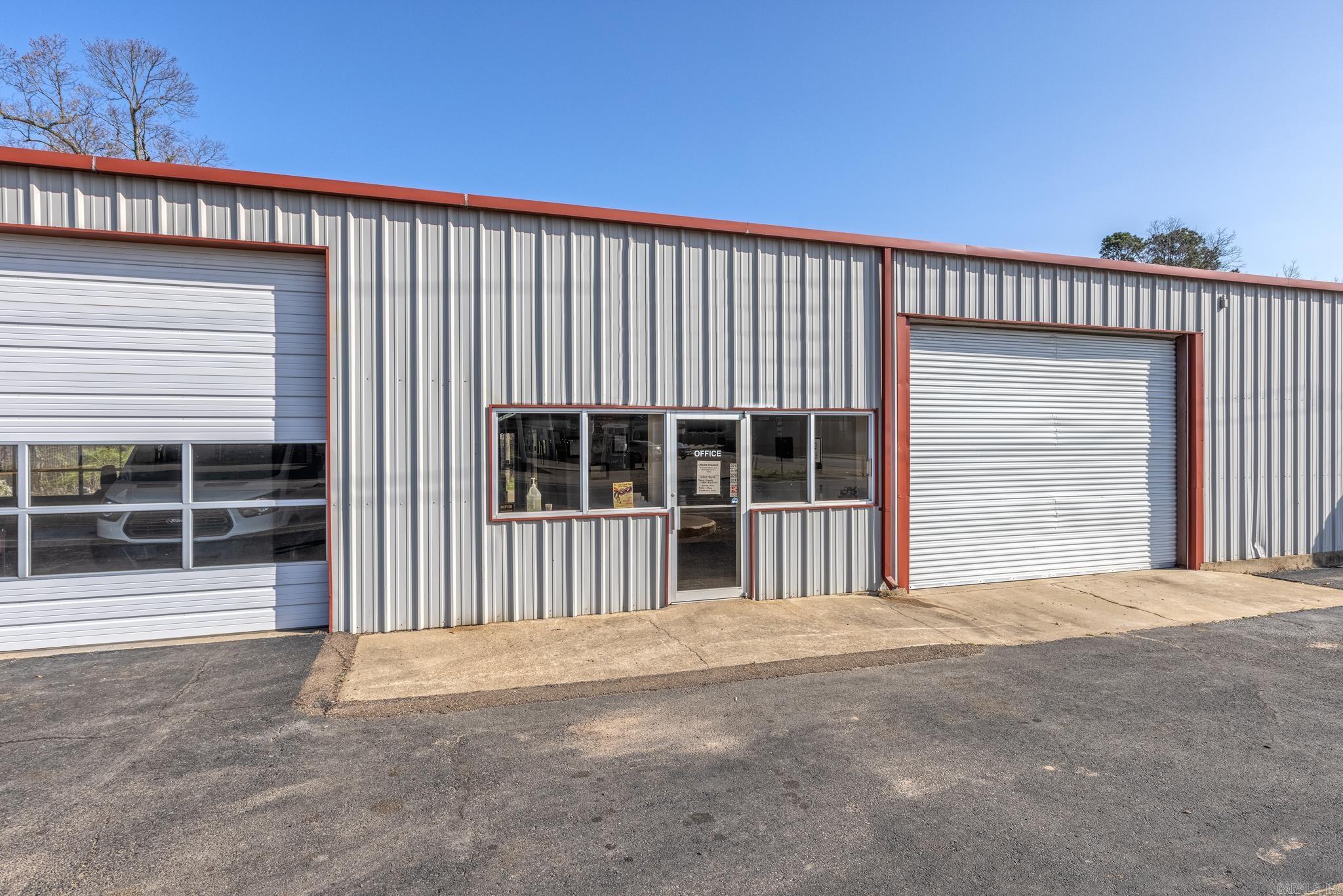 Wallis - Commercial Sale