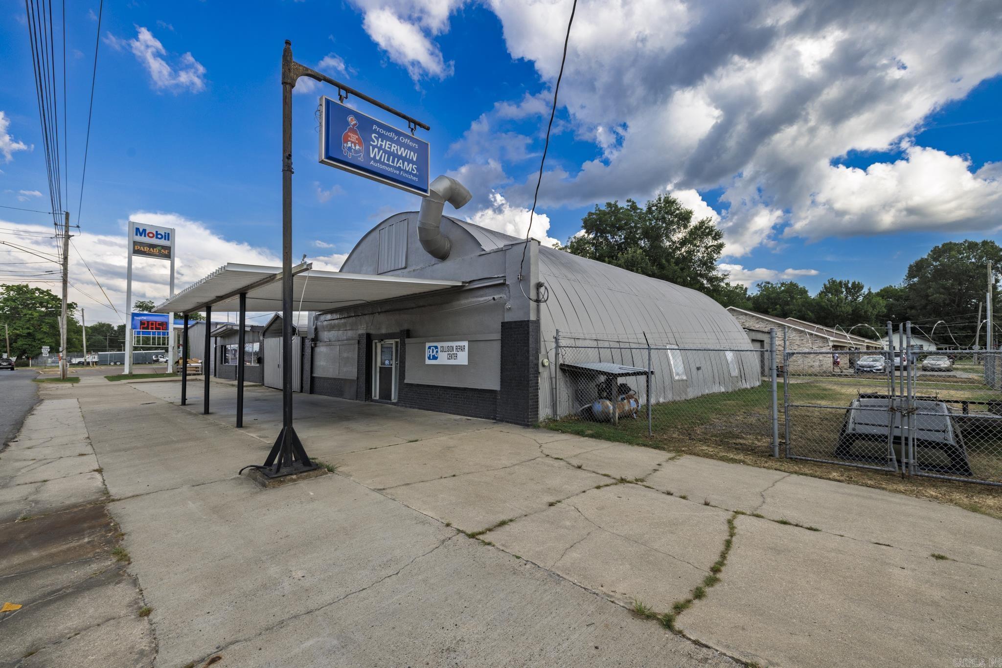 Wallis - Commercial Sale