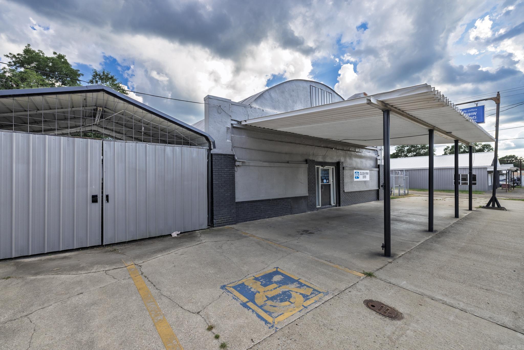 Wallis - Commercial Sale