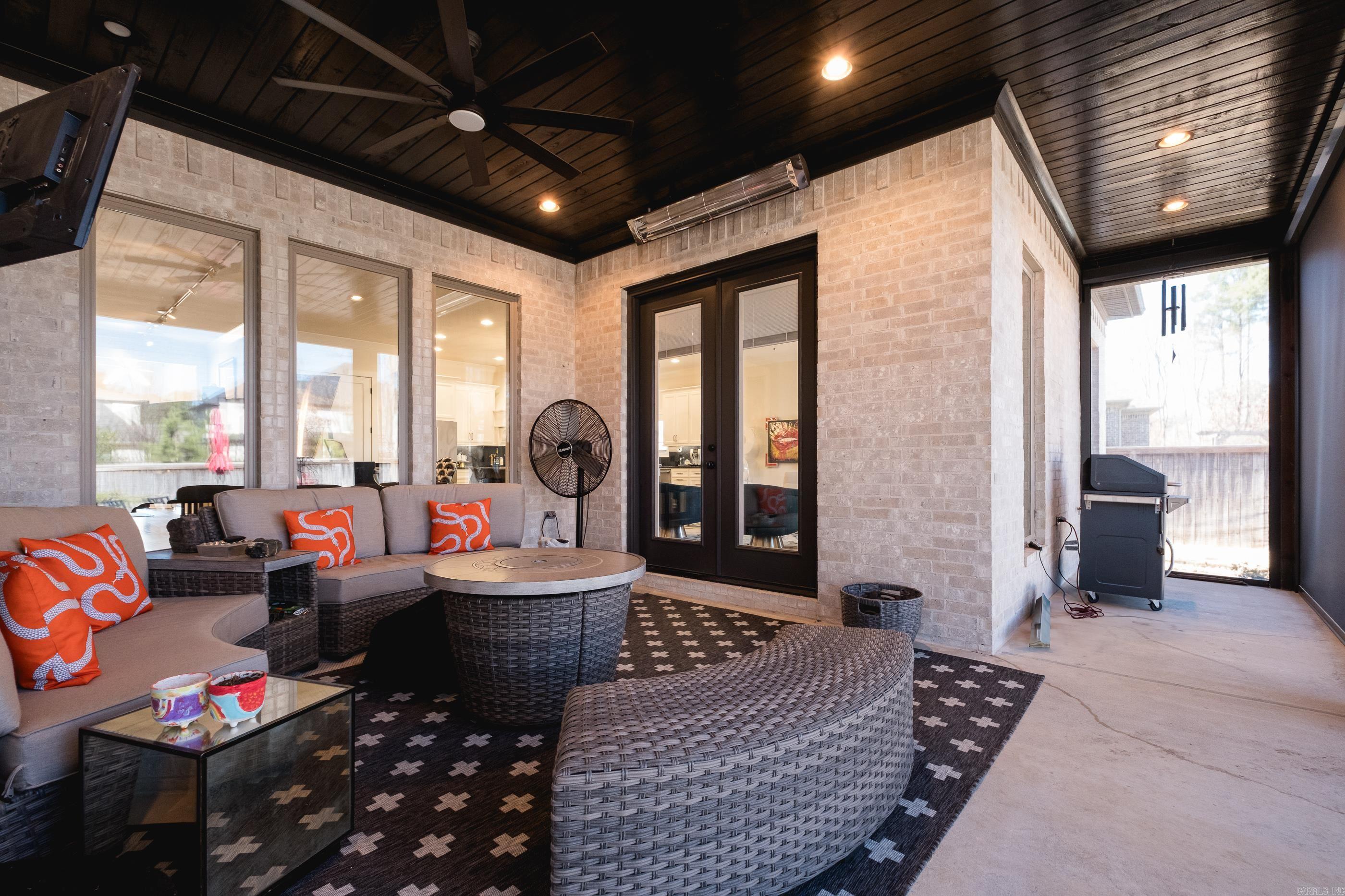 CHENAL VALLEY "ENSBURY PLACE" - Residential