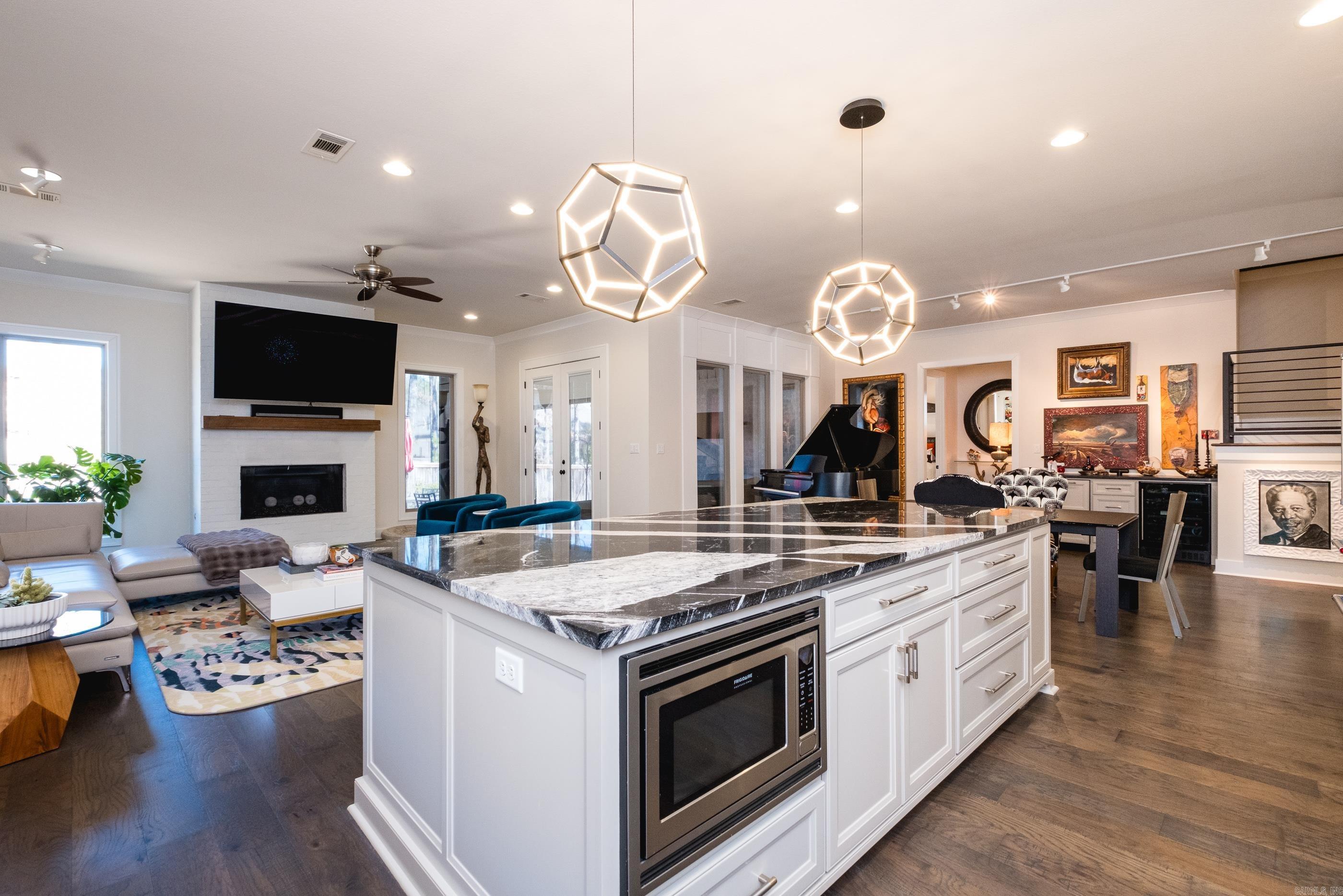 CHENAL VALLEY "ENSBURY PLACE" - Residential