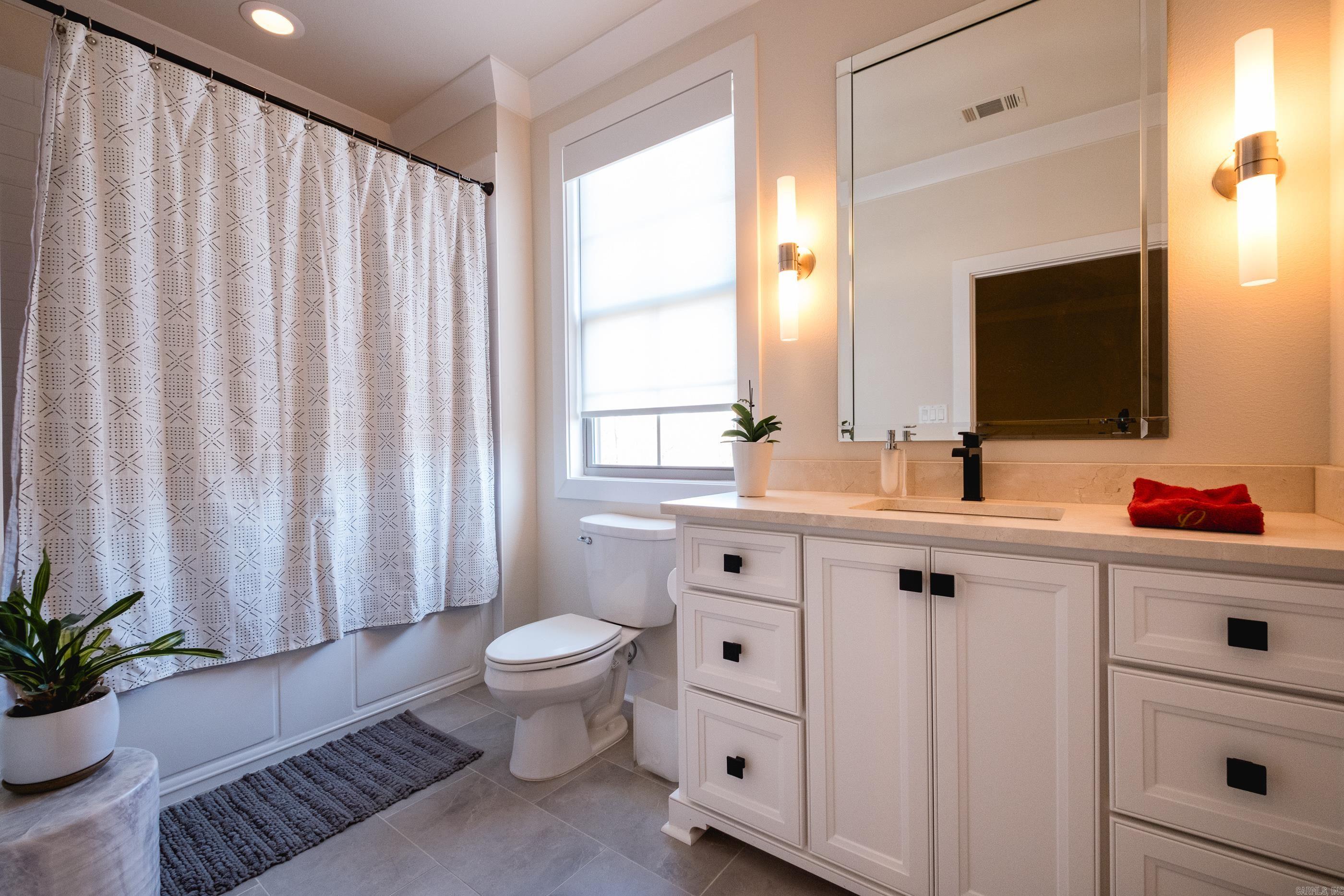 CHENAL VALLEY "ENSBURY PLACE" - Residential