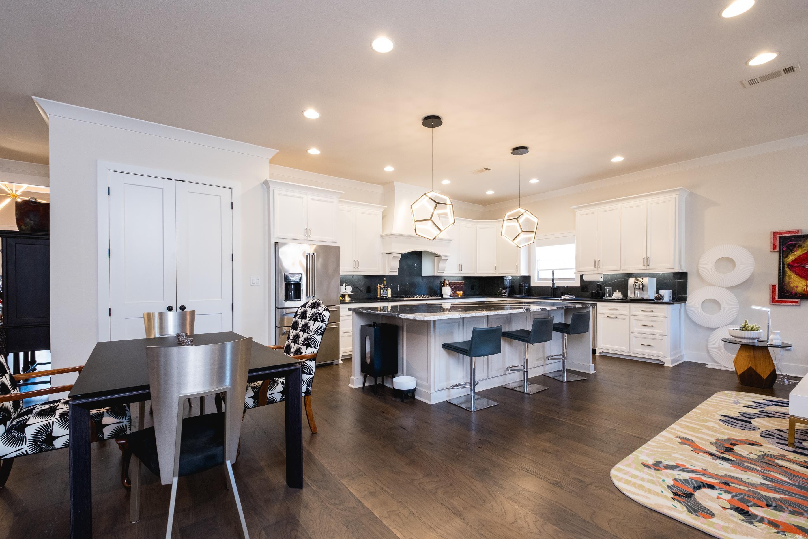 CHENAL VALLEY "ENSBURY PLACE" - Residential