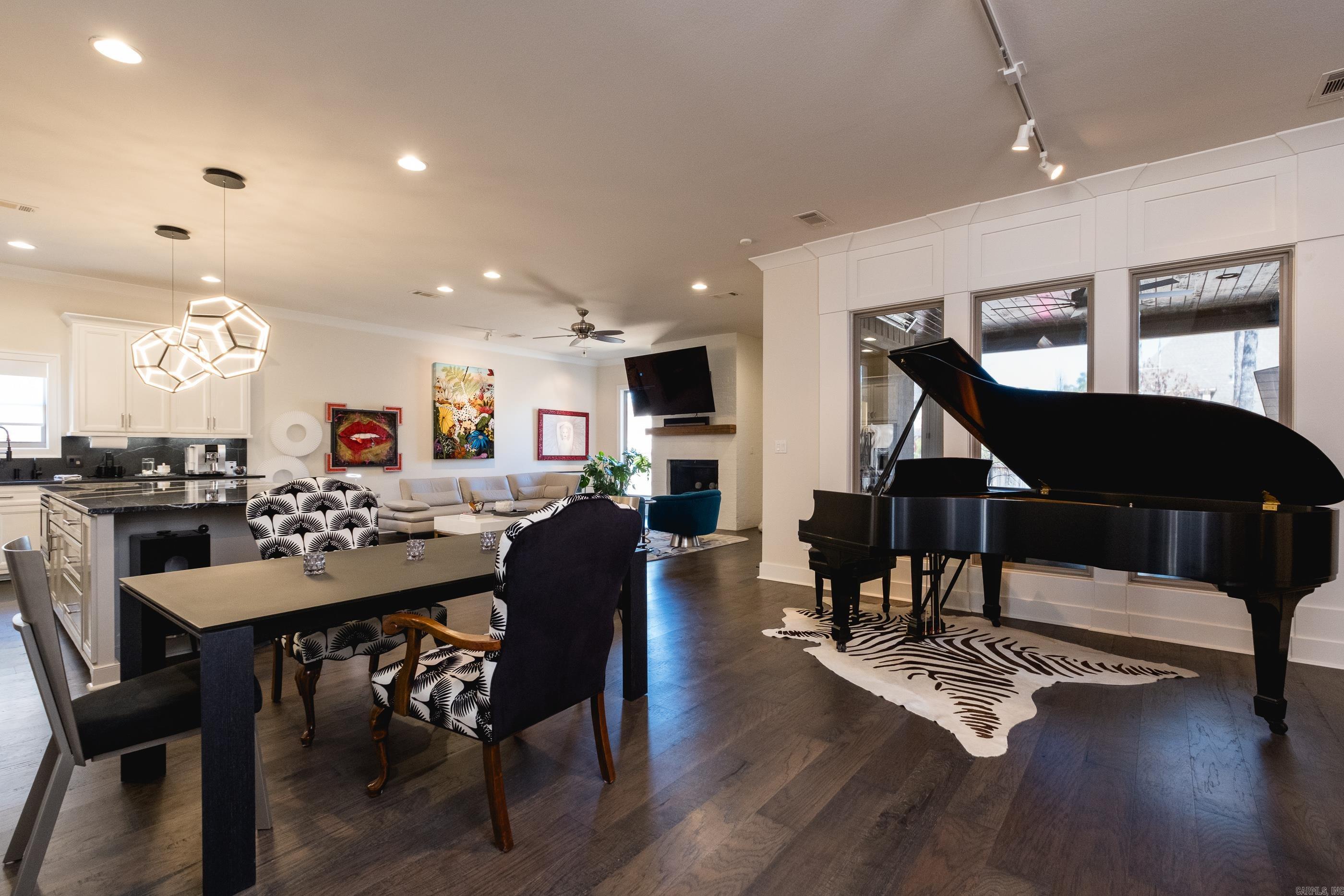 CHENAL VALLEY "ENSBURY PLACE" - Residential