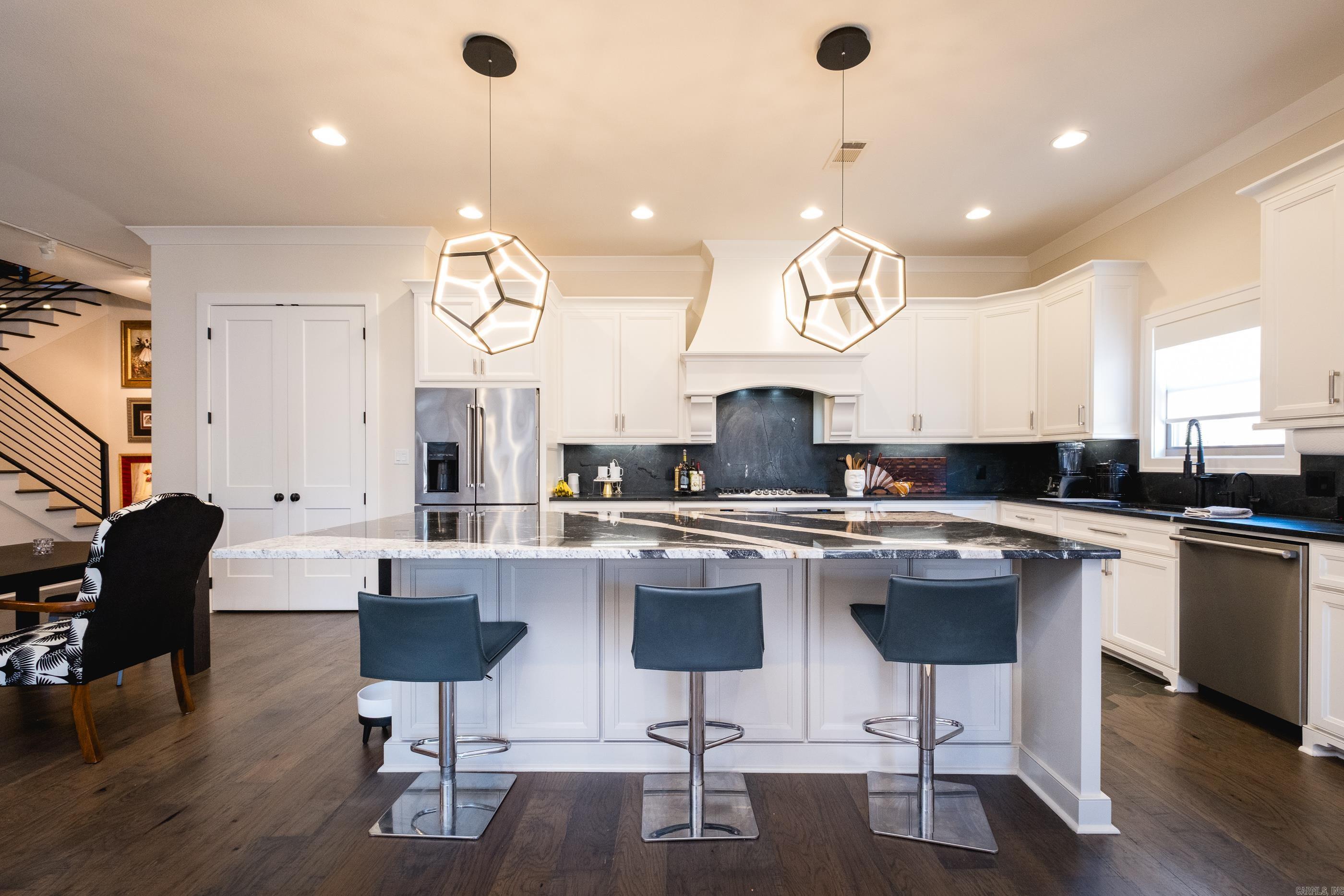 CHENAL VALLEY "ENSBURY PLACE" - Residential