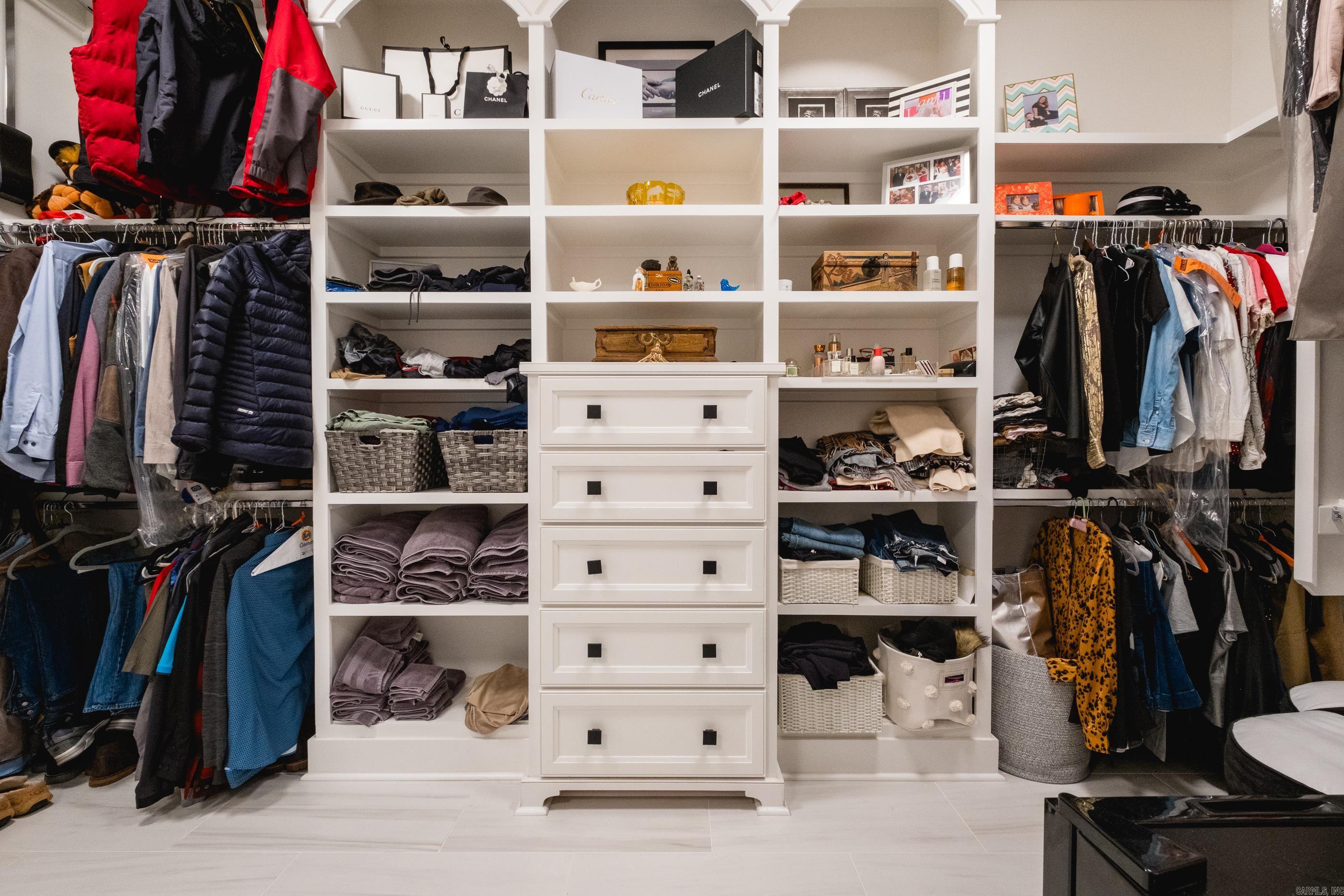 CHENAL VALLEY "ENSBURY PLACE" - Residential