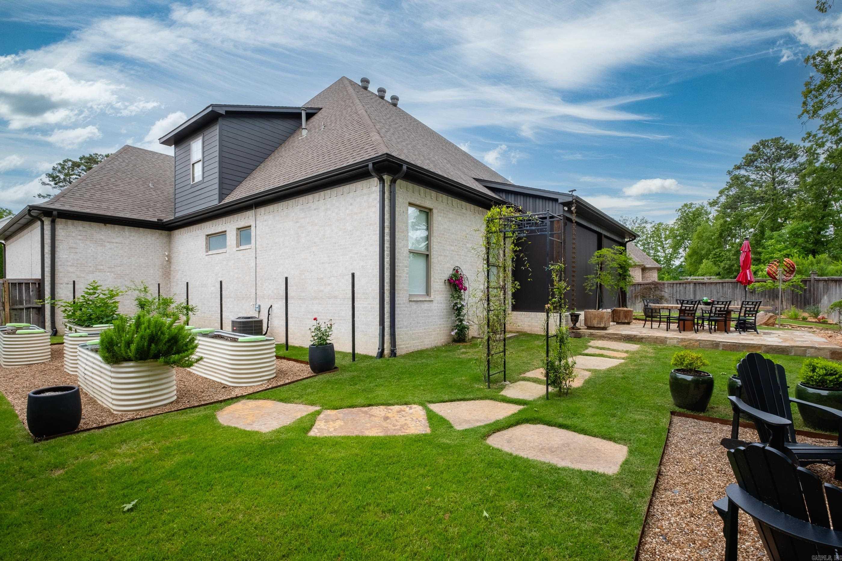 CHENAL VALLEY "ENSBURY PLACE" - Residential